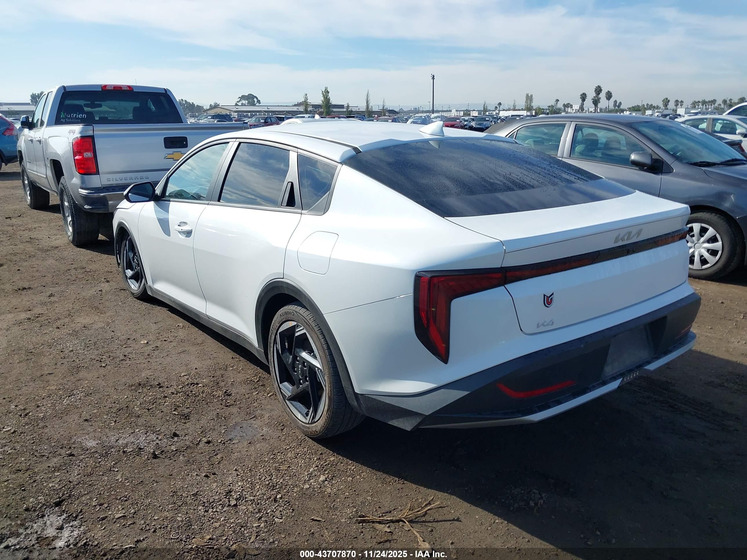 KIA K4 image 3