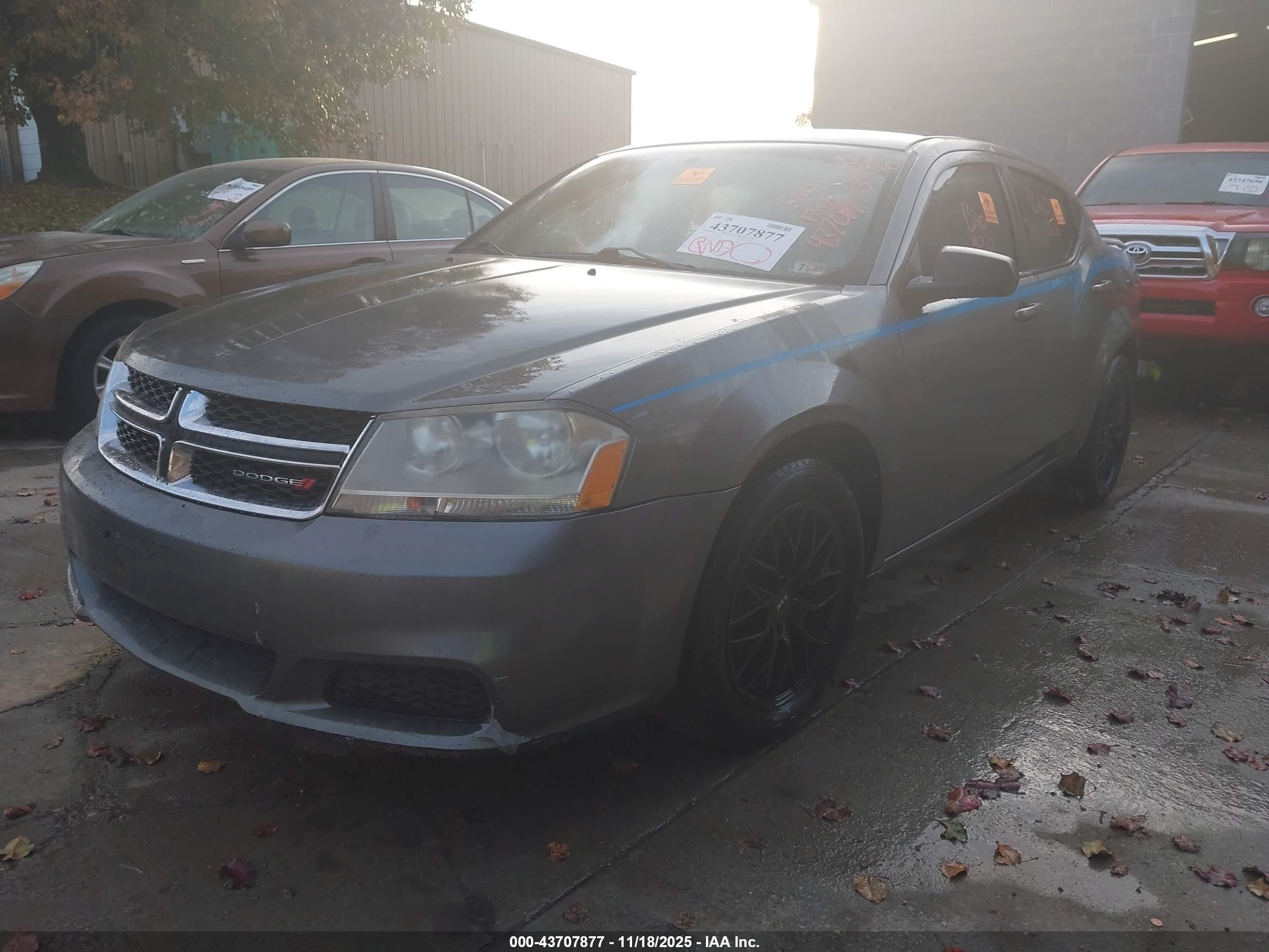 DODGE AVENGER image 2