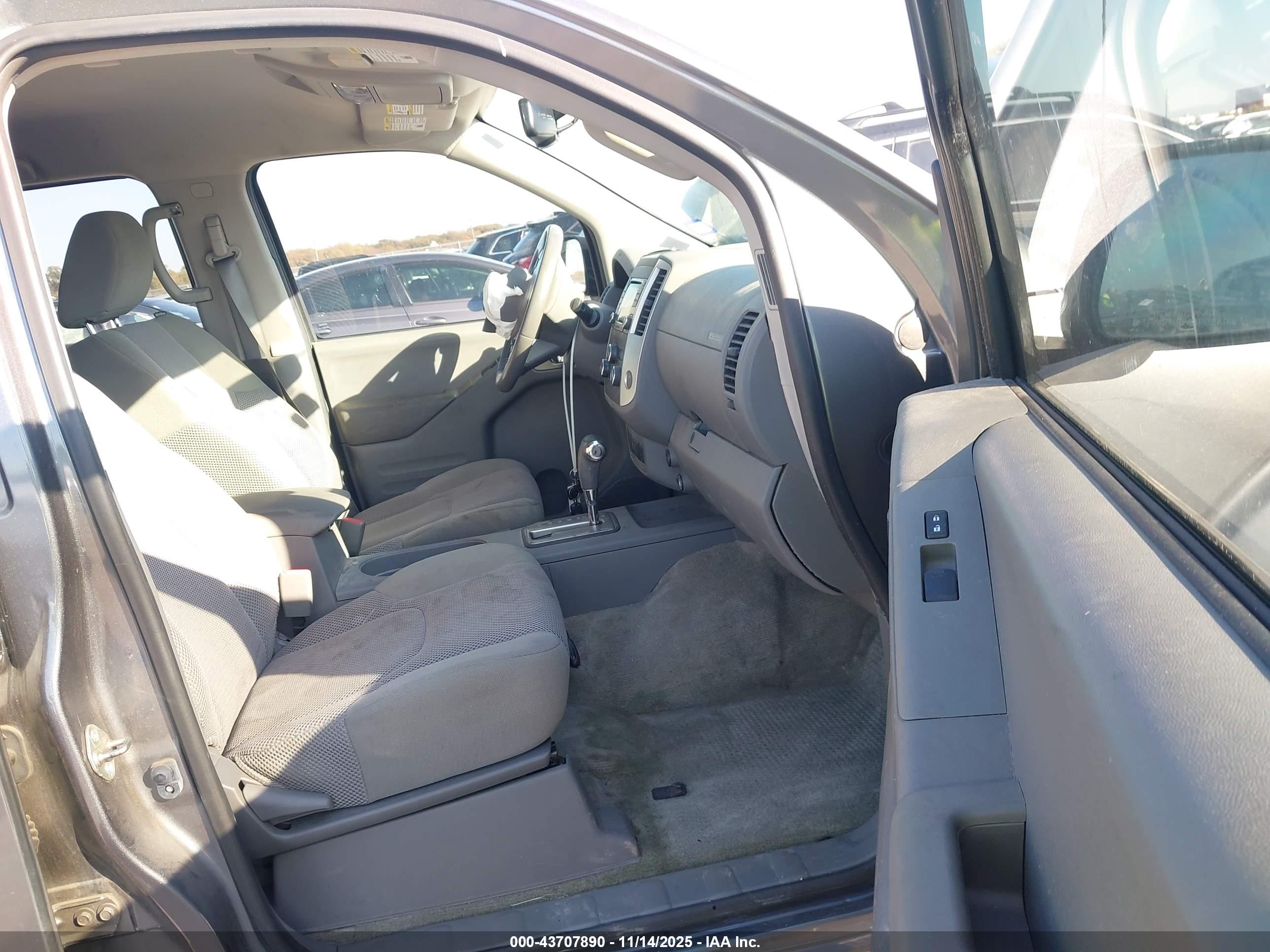 NISSAN FRONTIER image 5