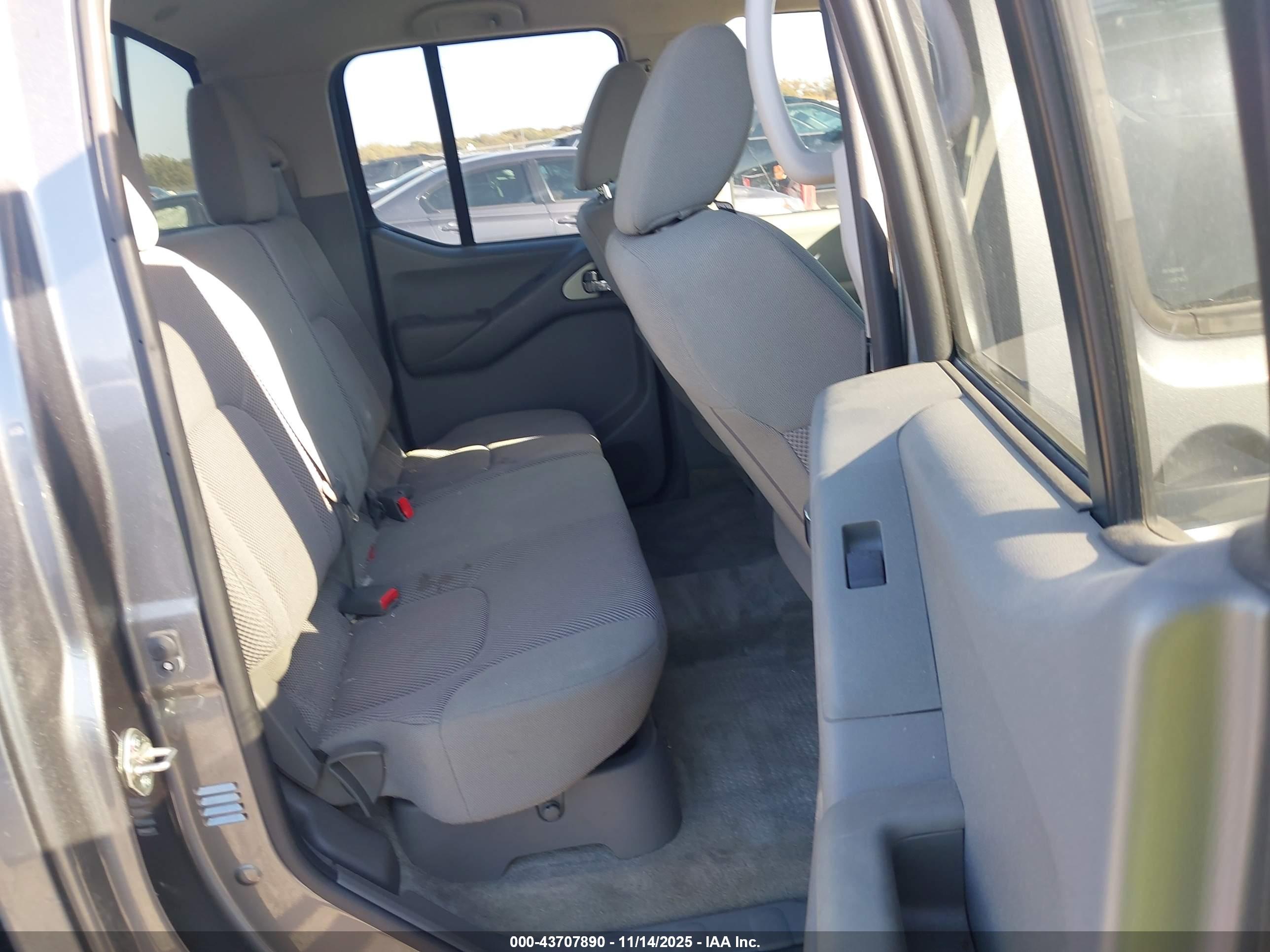 NISSAN FRONTIER image 8
