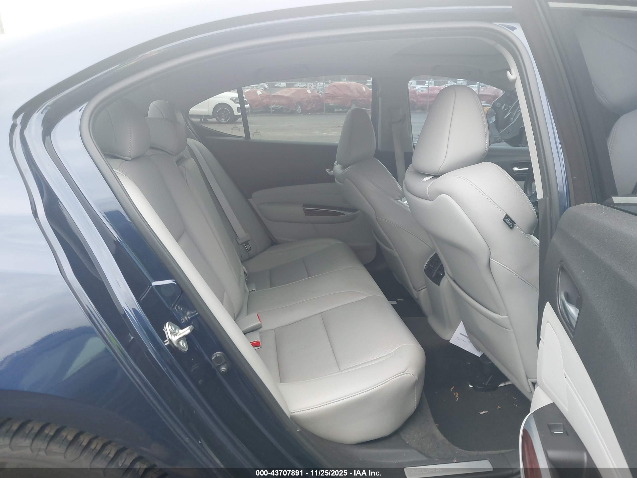 ACURA TLX image 8