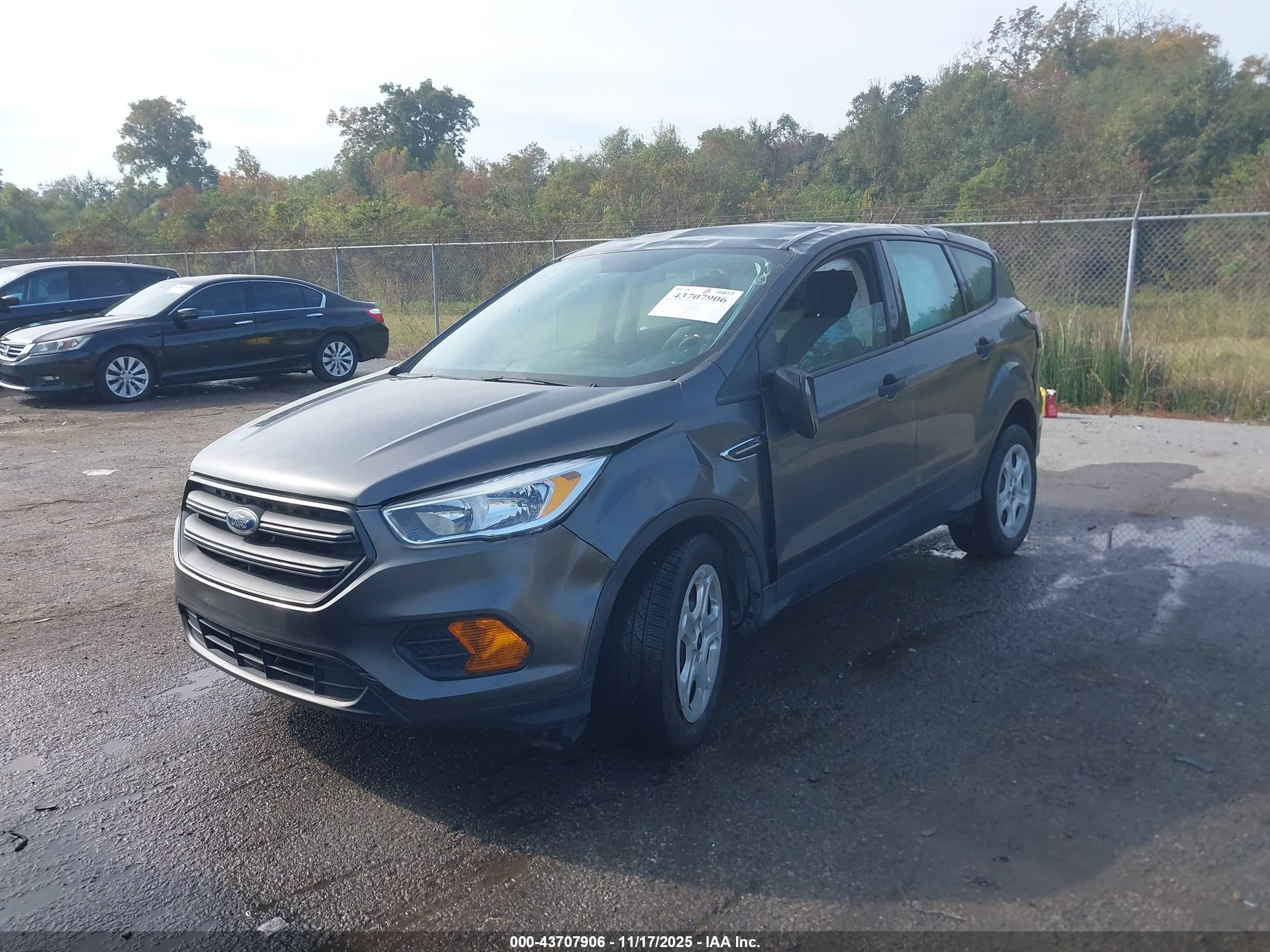 FORD ESCAPE image 2