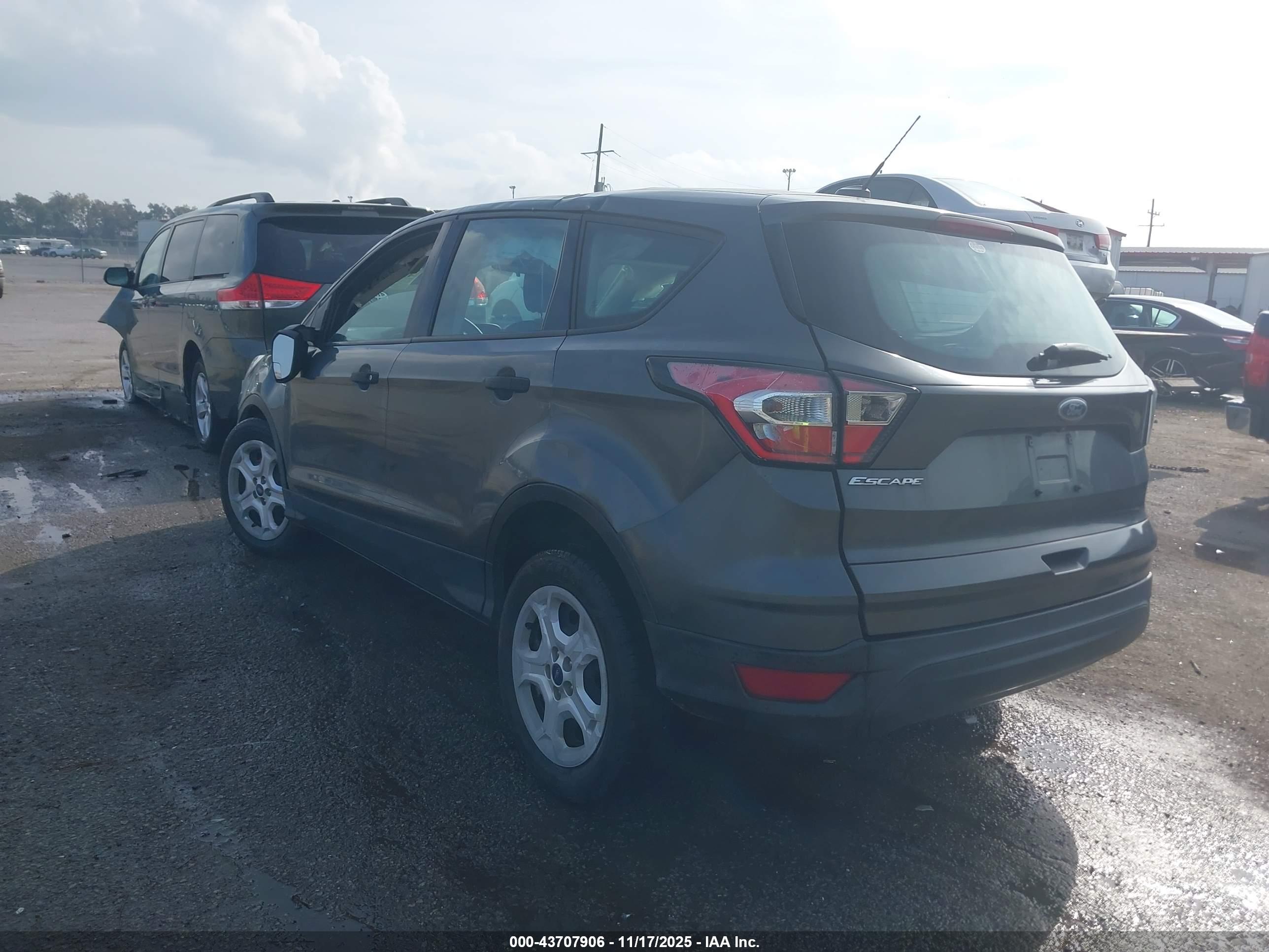 FORD ESCAPE image 3