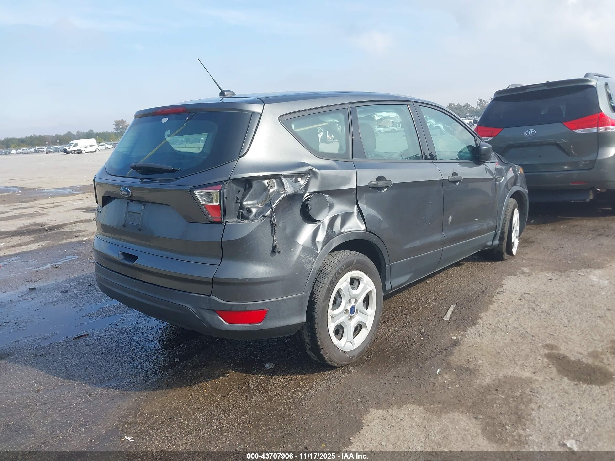FORD ESCAPE image 4