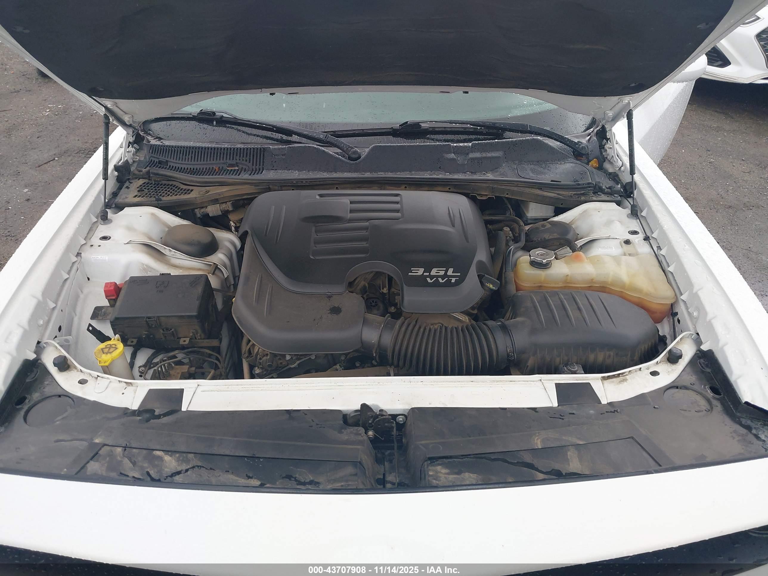 DODGE CHALLENGER image 10