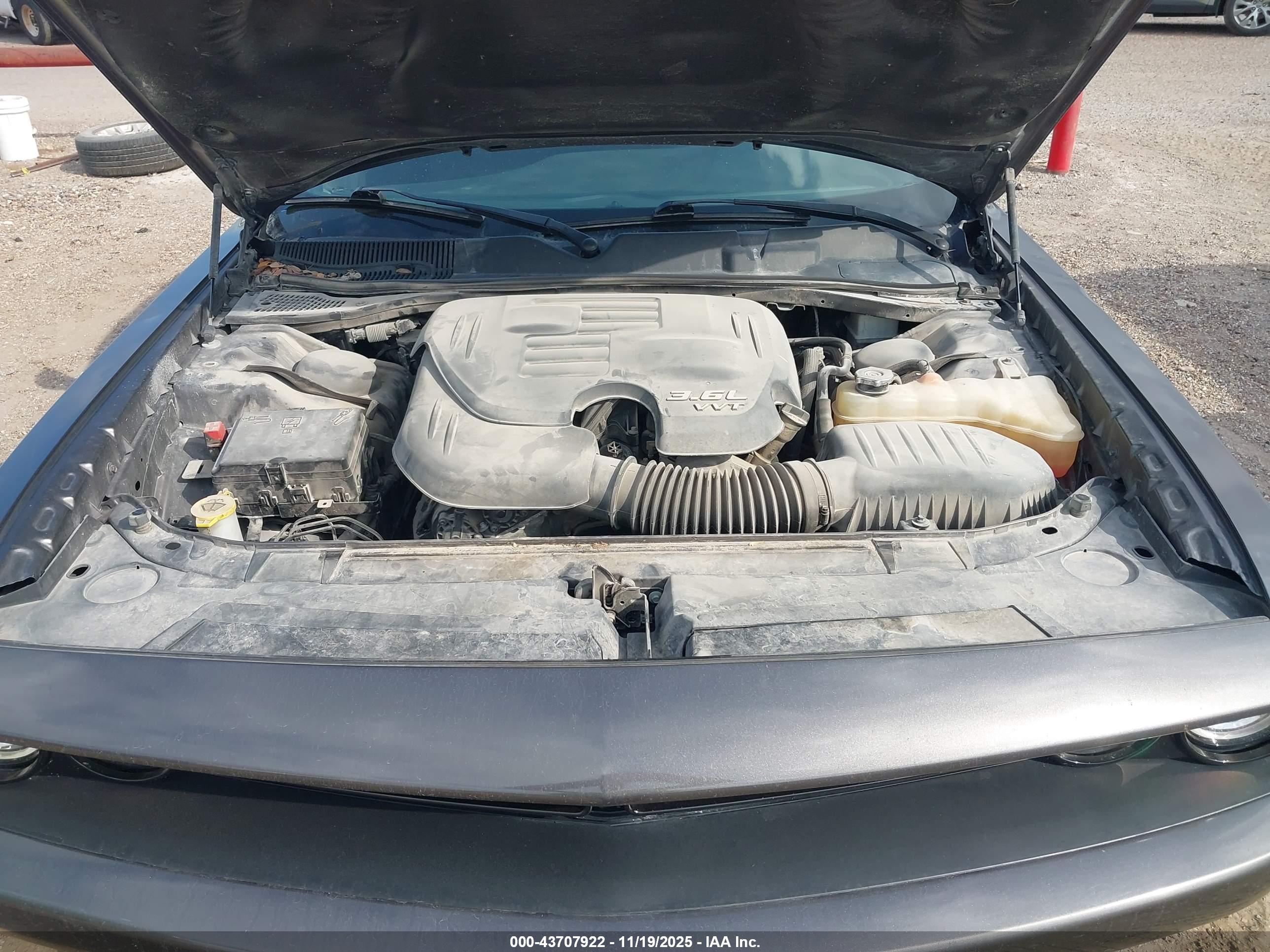 DODGE CHALLENGER image 10