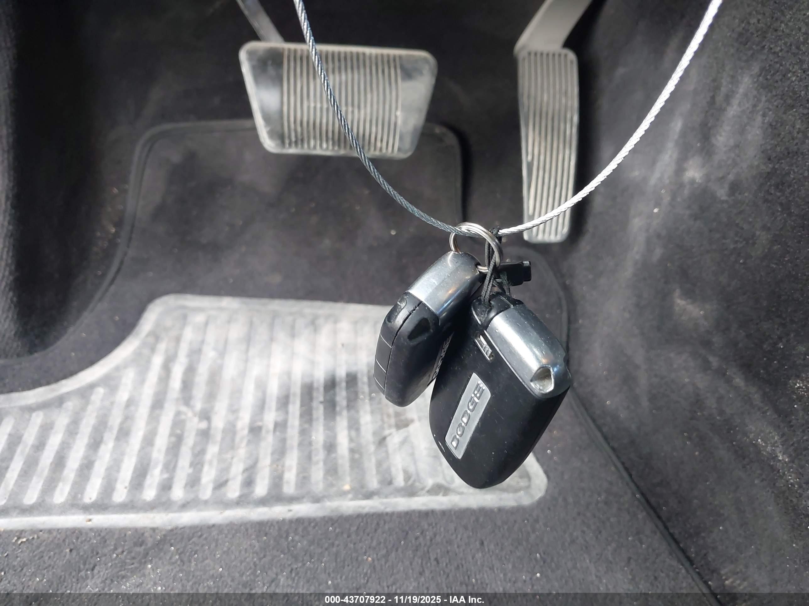 DODGE CHALLENGER image 11