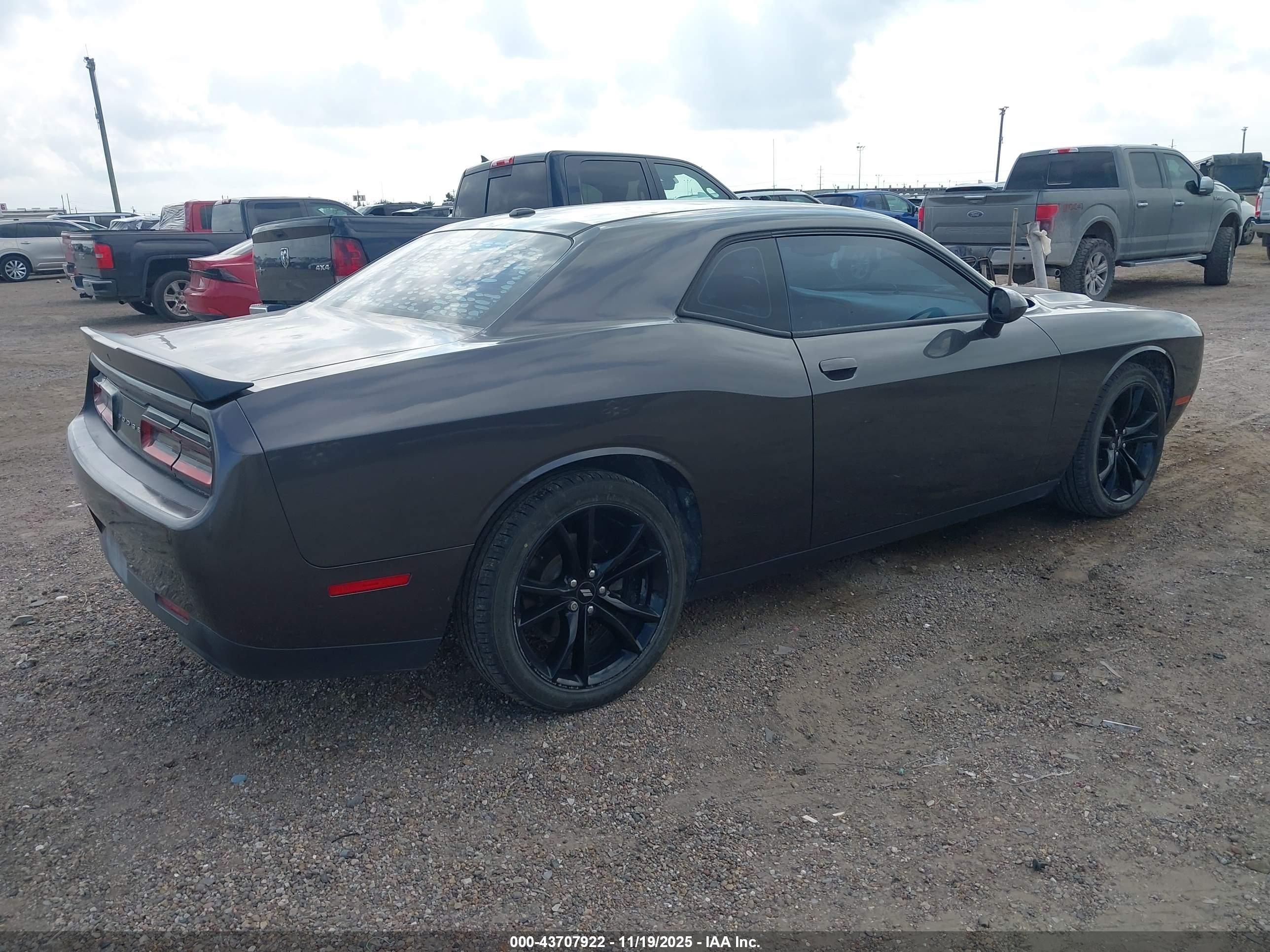 DODGE CHALLENGER image 4