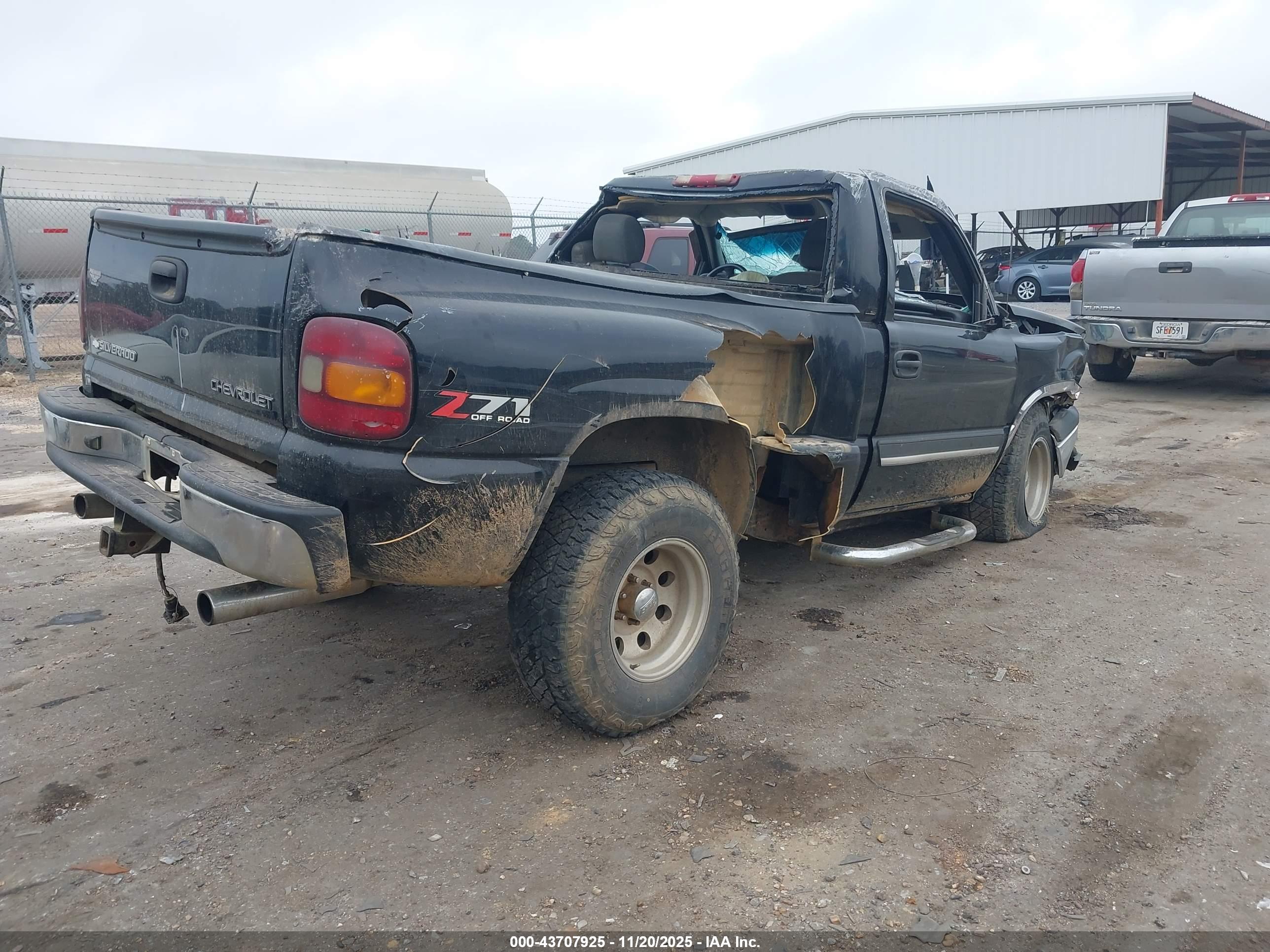 CHEVROLET SILVERADO image 4