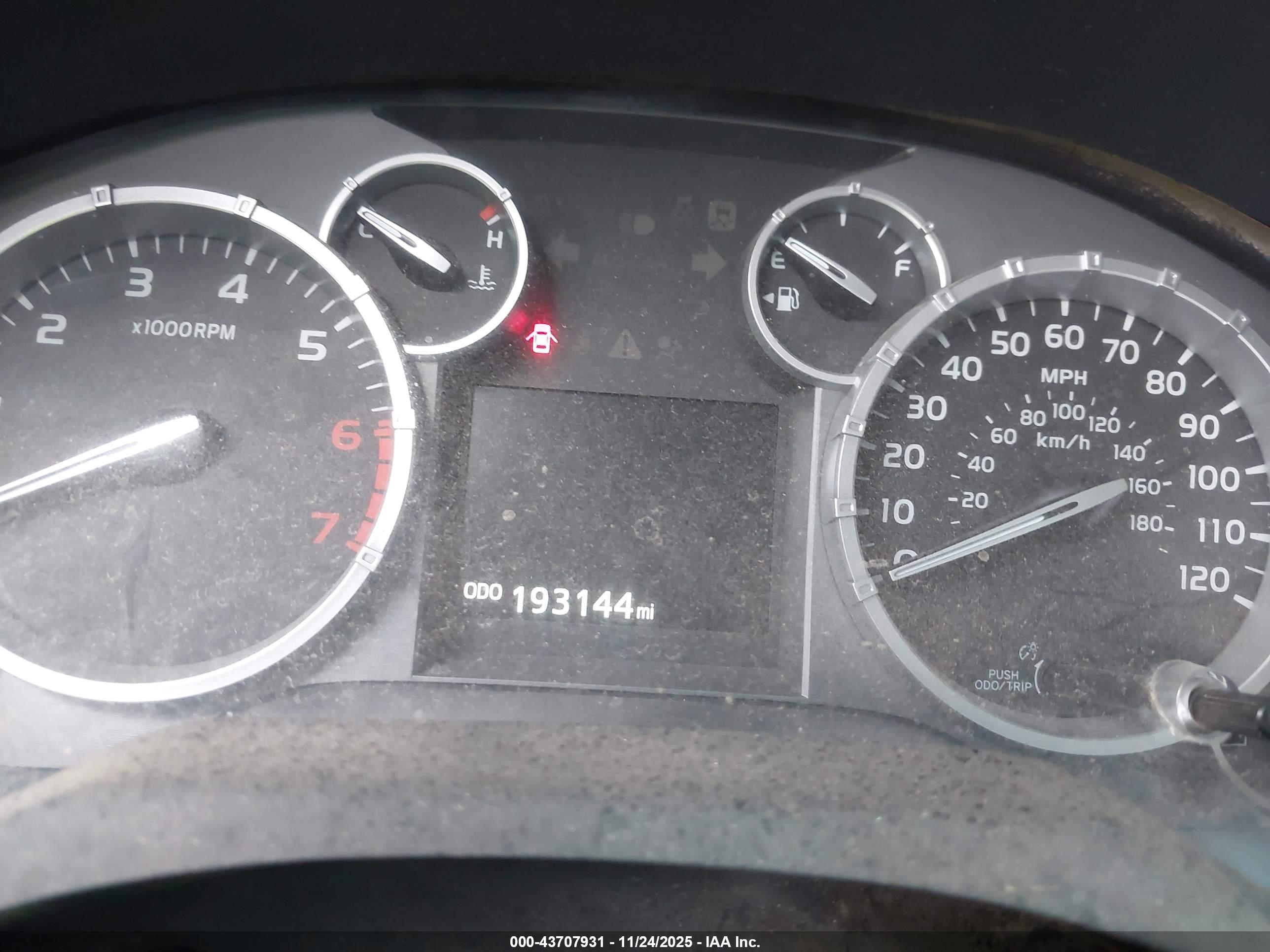 TOYOTA TUNDRA image 7