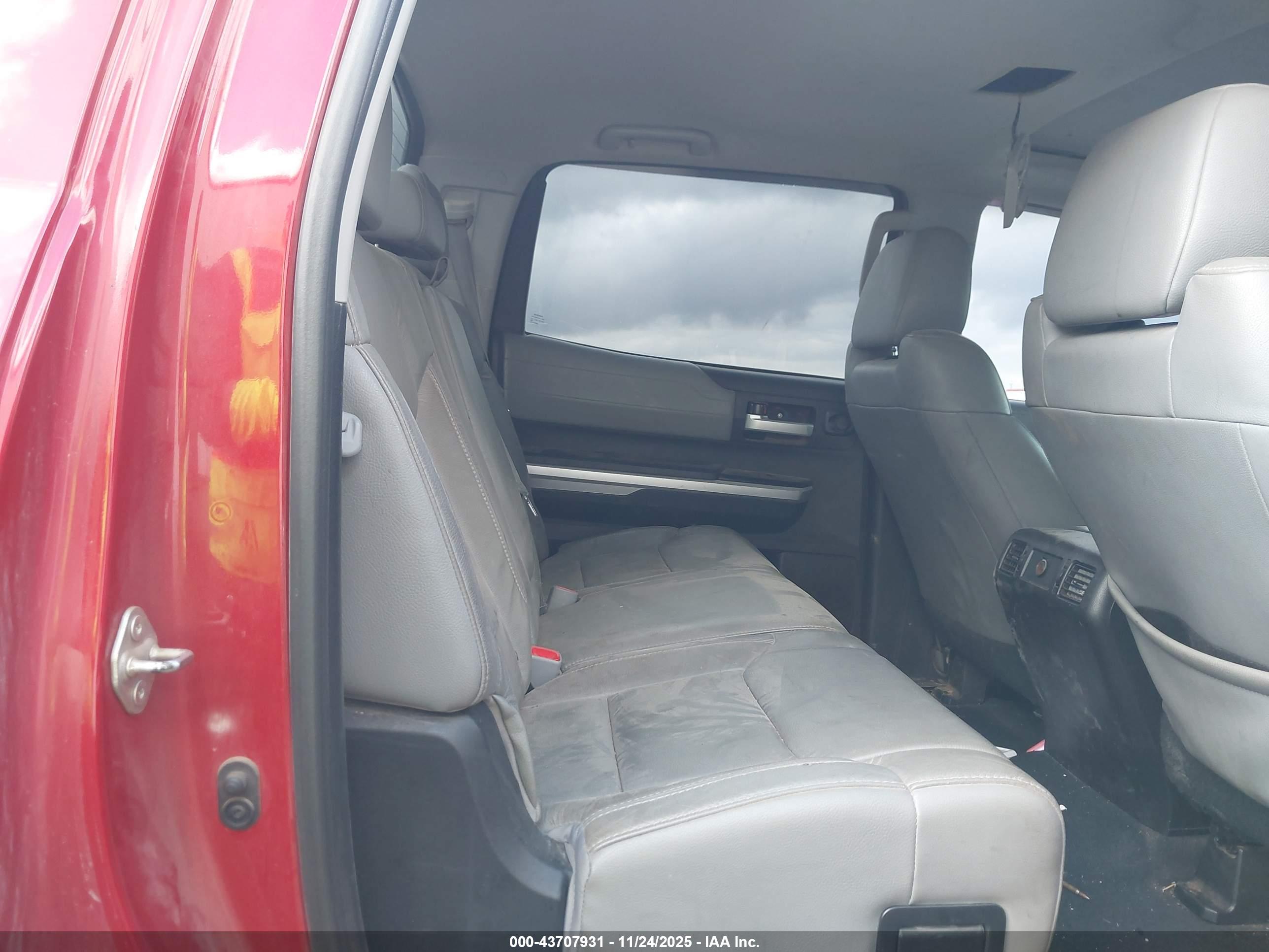 TOYOTA TUNDRA image 8