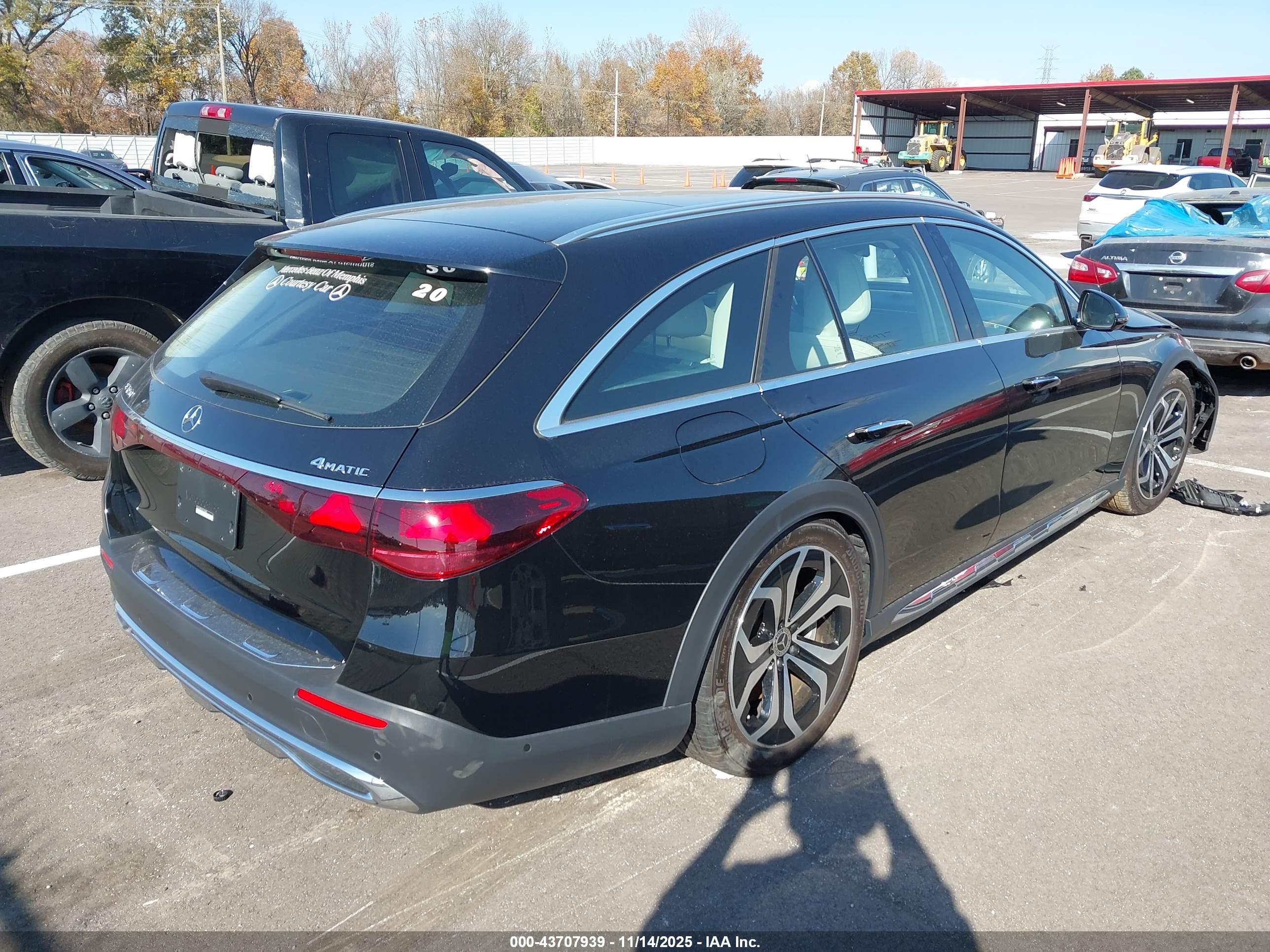 MERCEDES-BENZ E image 4