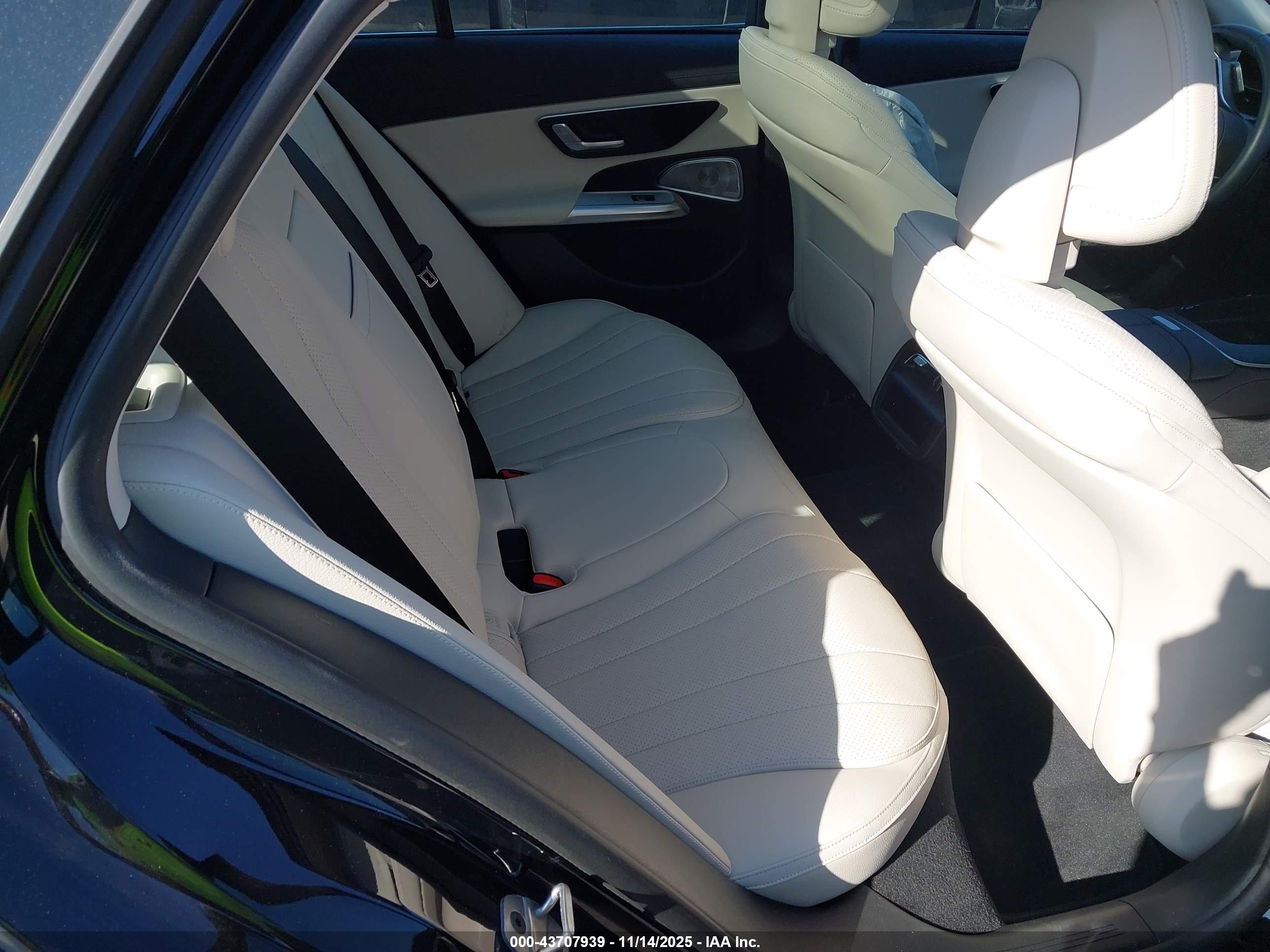 MERCEDES-BENZ E image 8