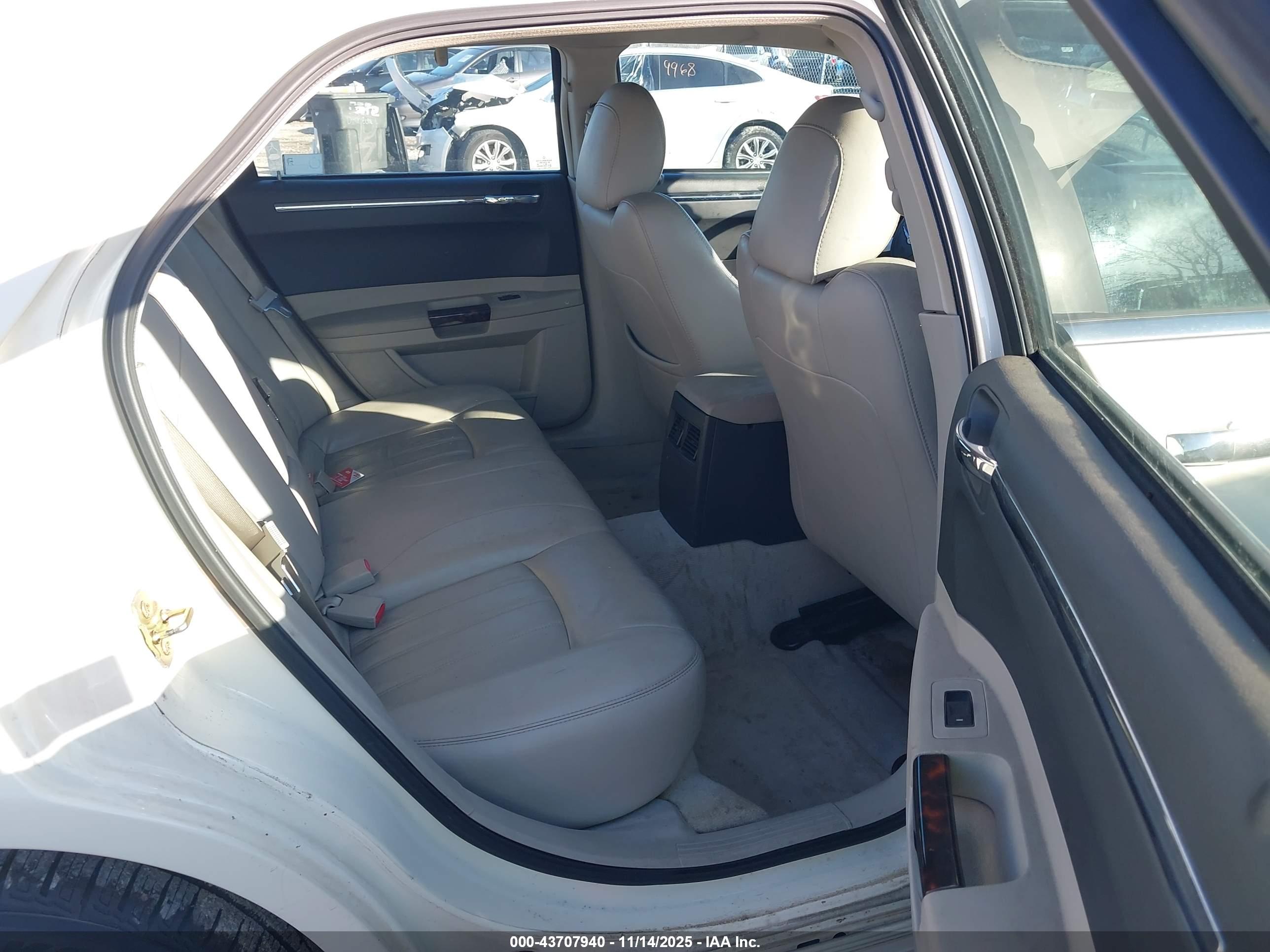 CHRYSLER 300C image 8