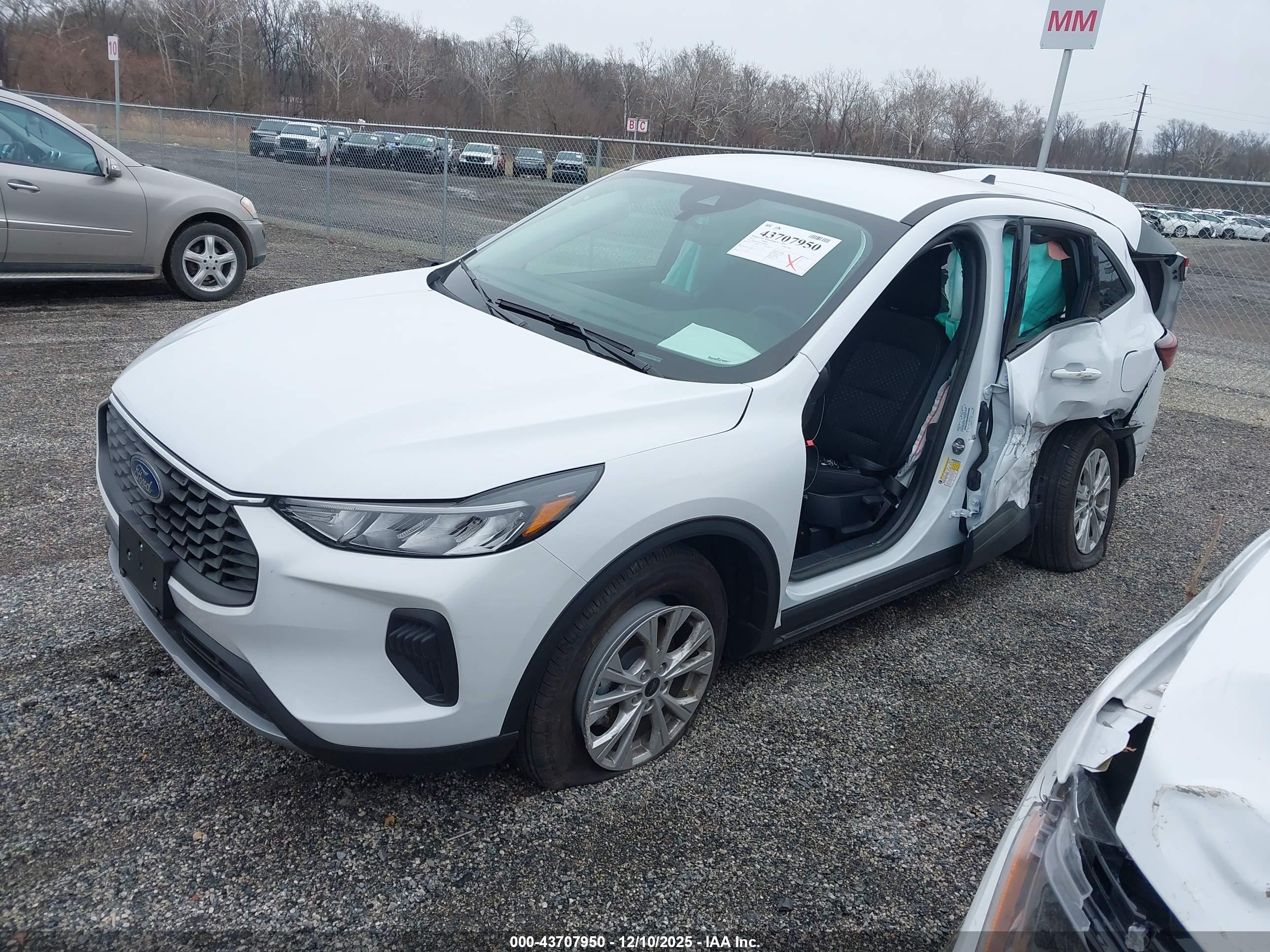FORD ESCAPE image 2