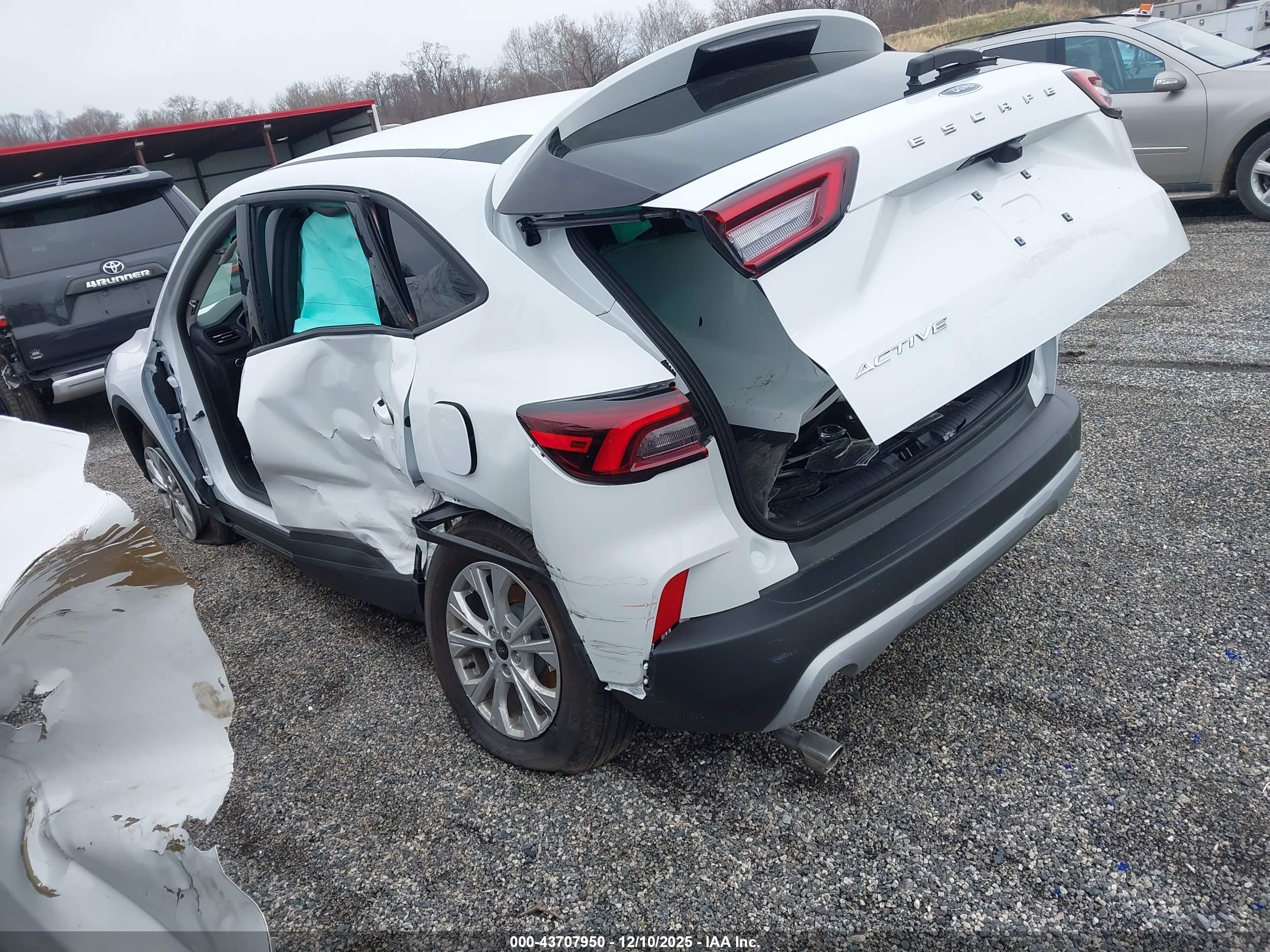 FORD ESCAPE image 3