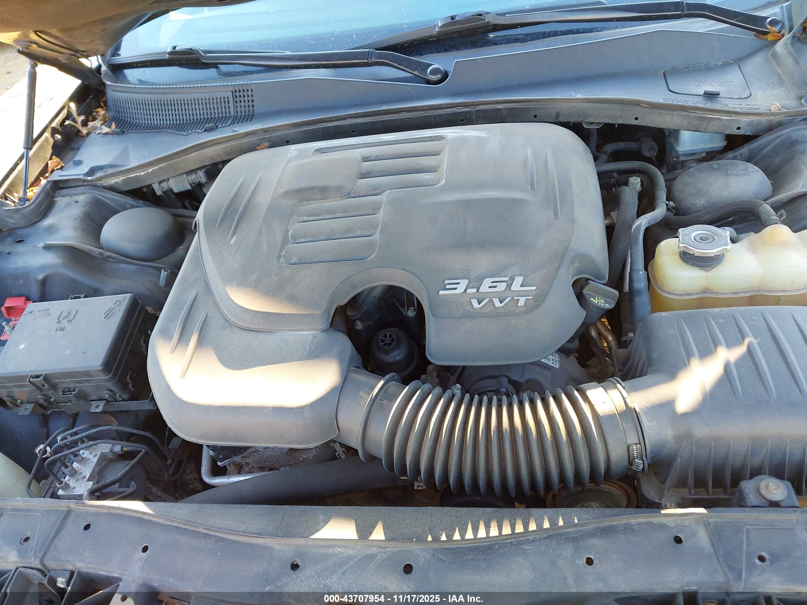CHRYSLER 300 image 10