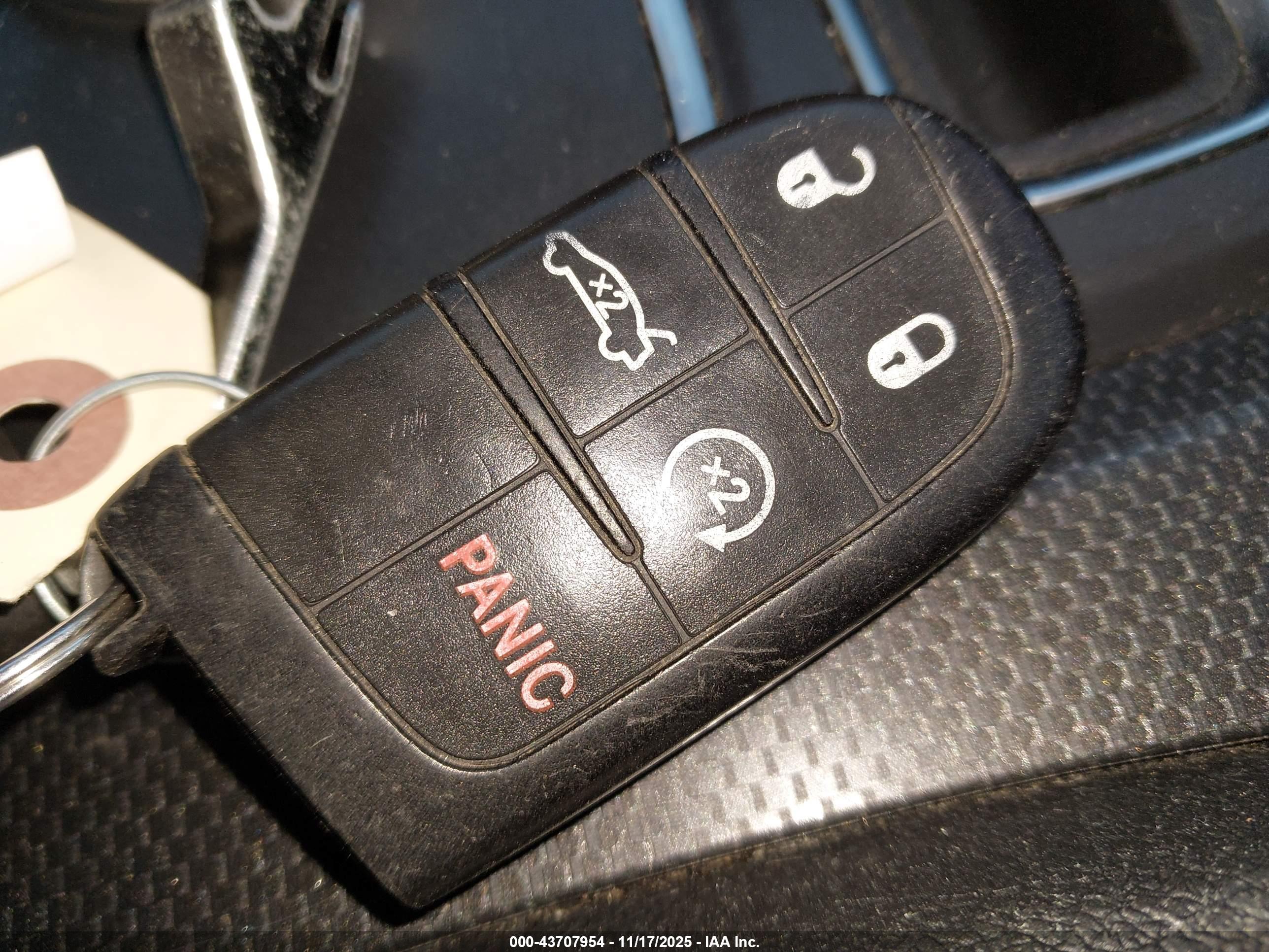CHRYSLER 300 image 11