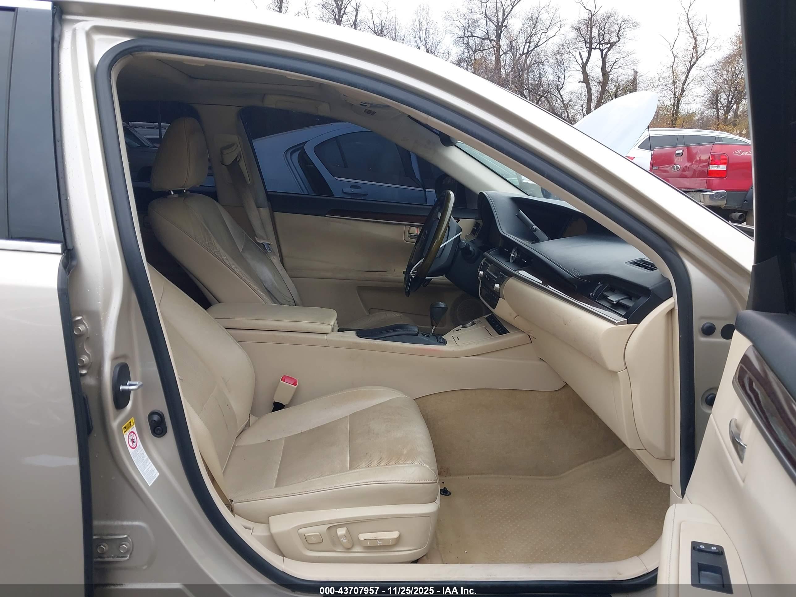 LEXUS ES image 5