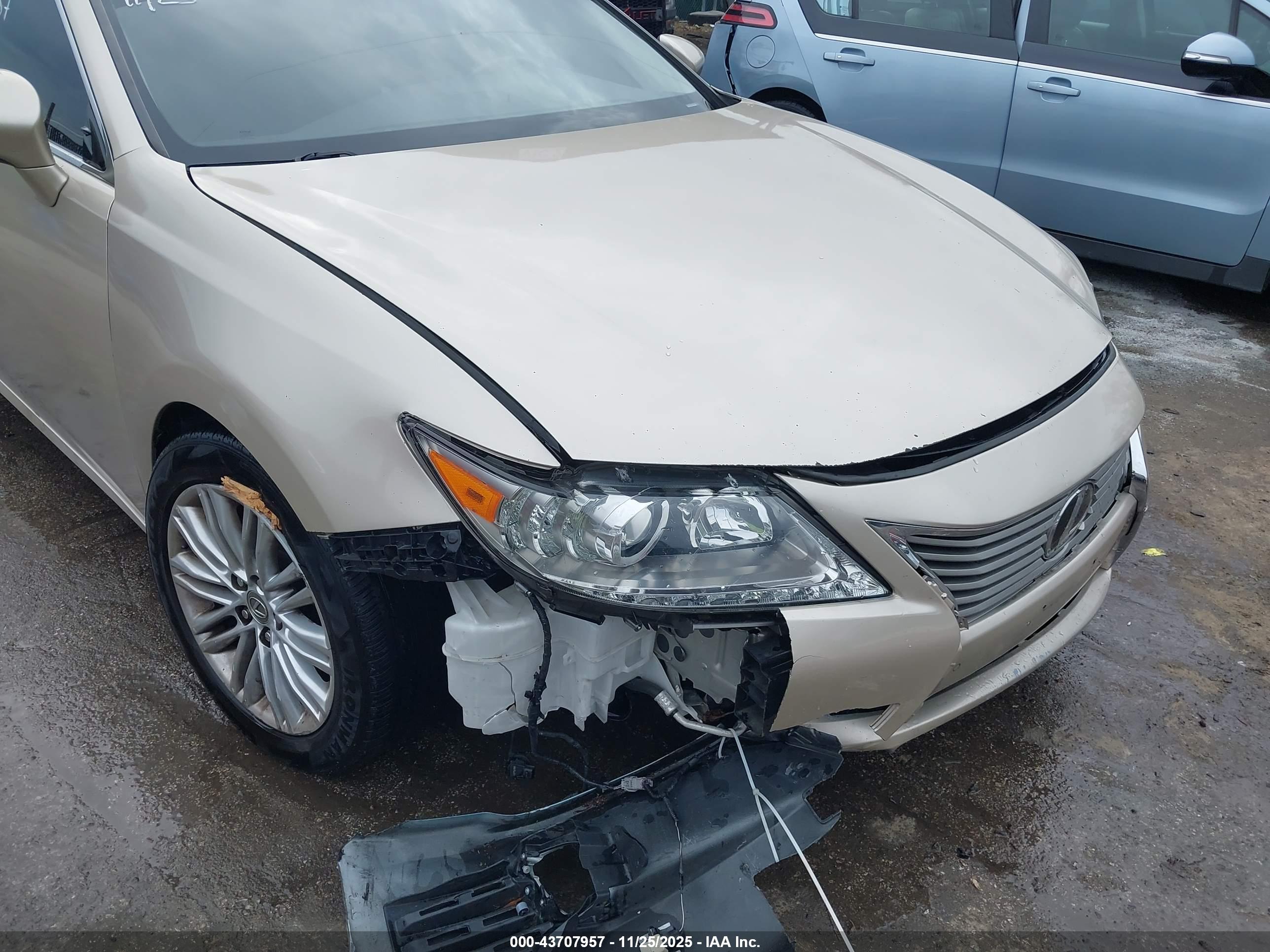 LEXUS ES image 6