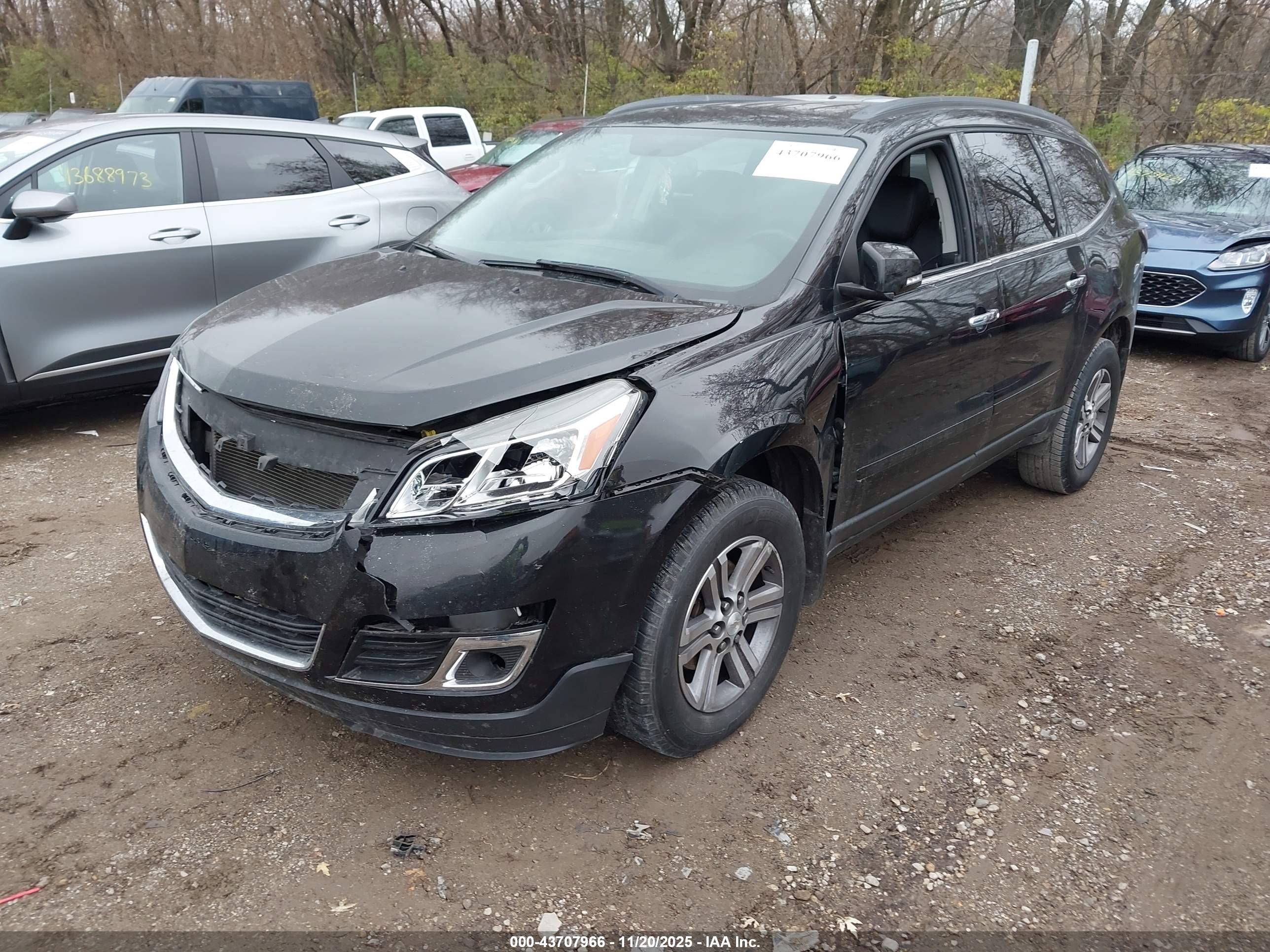 CHEVROLET TRAVERSE image 2