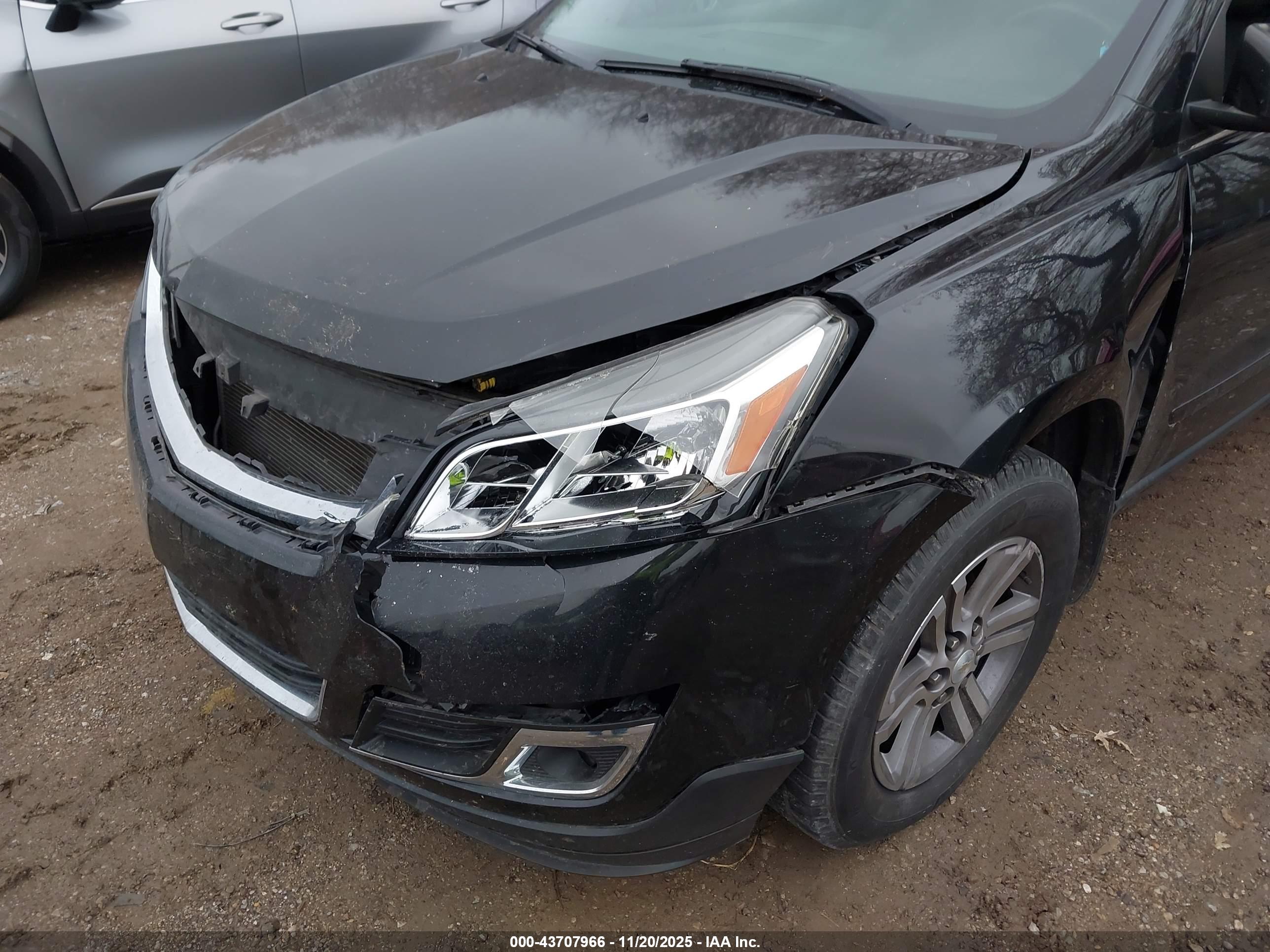 CHEVROLET TRAVERSE image 6