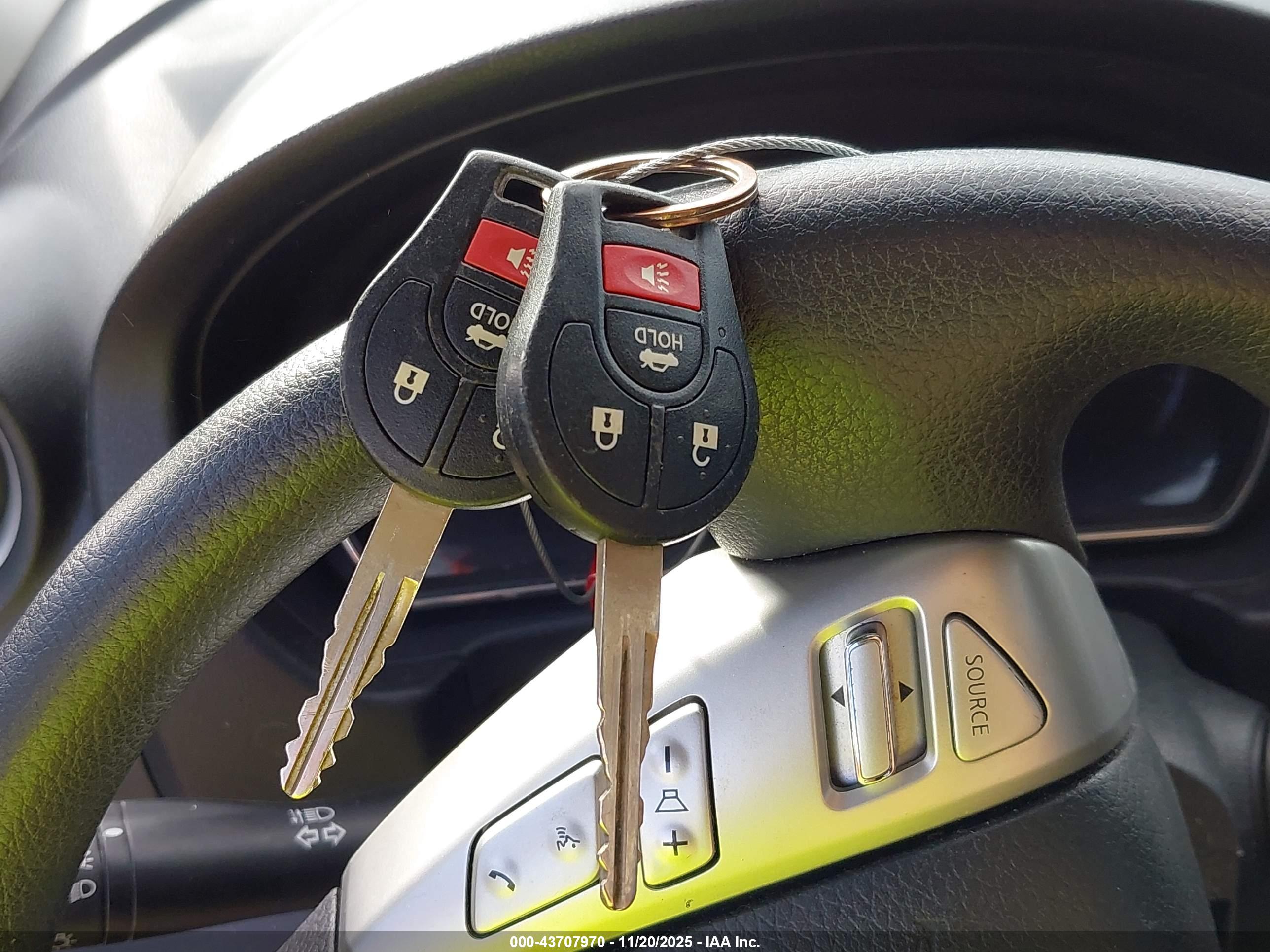 NISSAN VERSA image 11