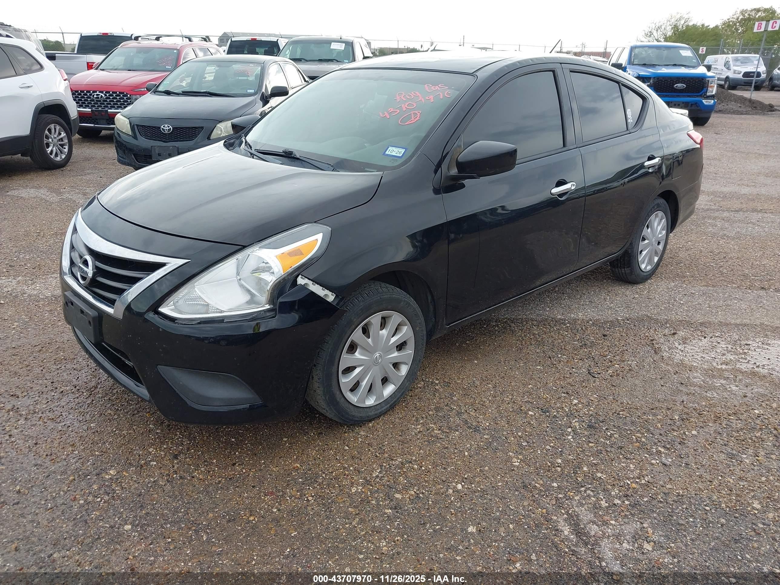 NISSAN VERSA image 2