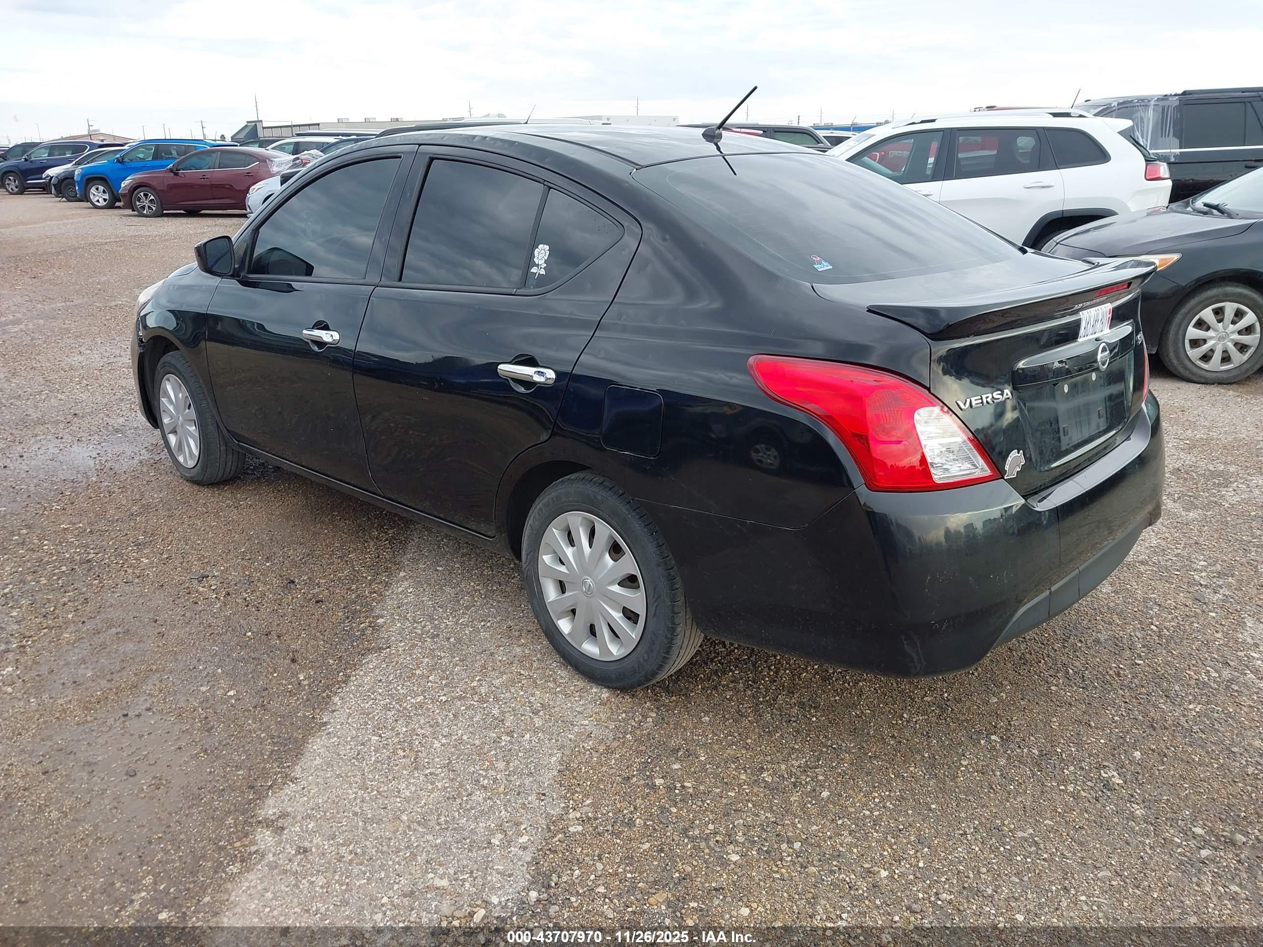 NISSAN VERSA image 3