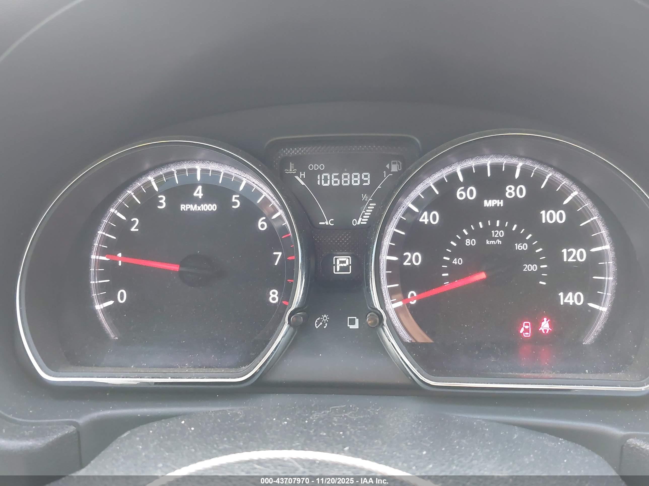 NISSAN VERSA image 7