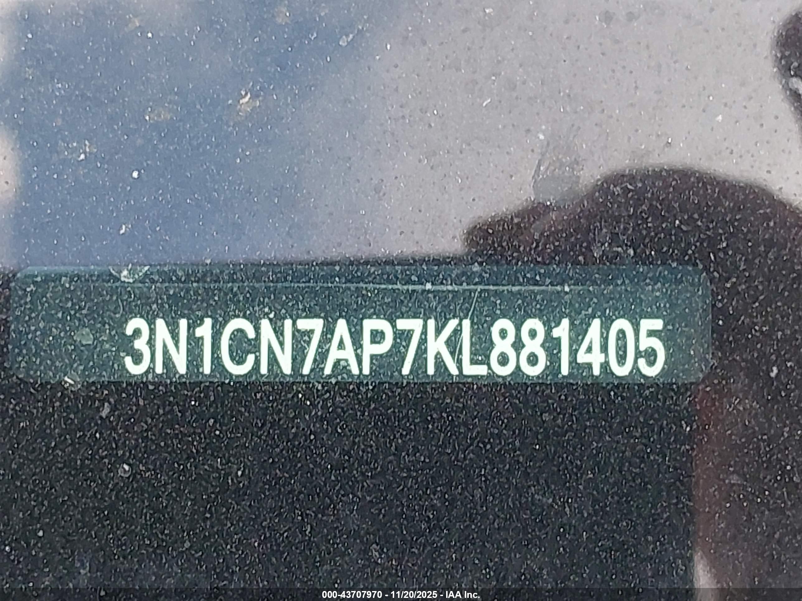NISSAN VERSA image 9