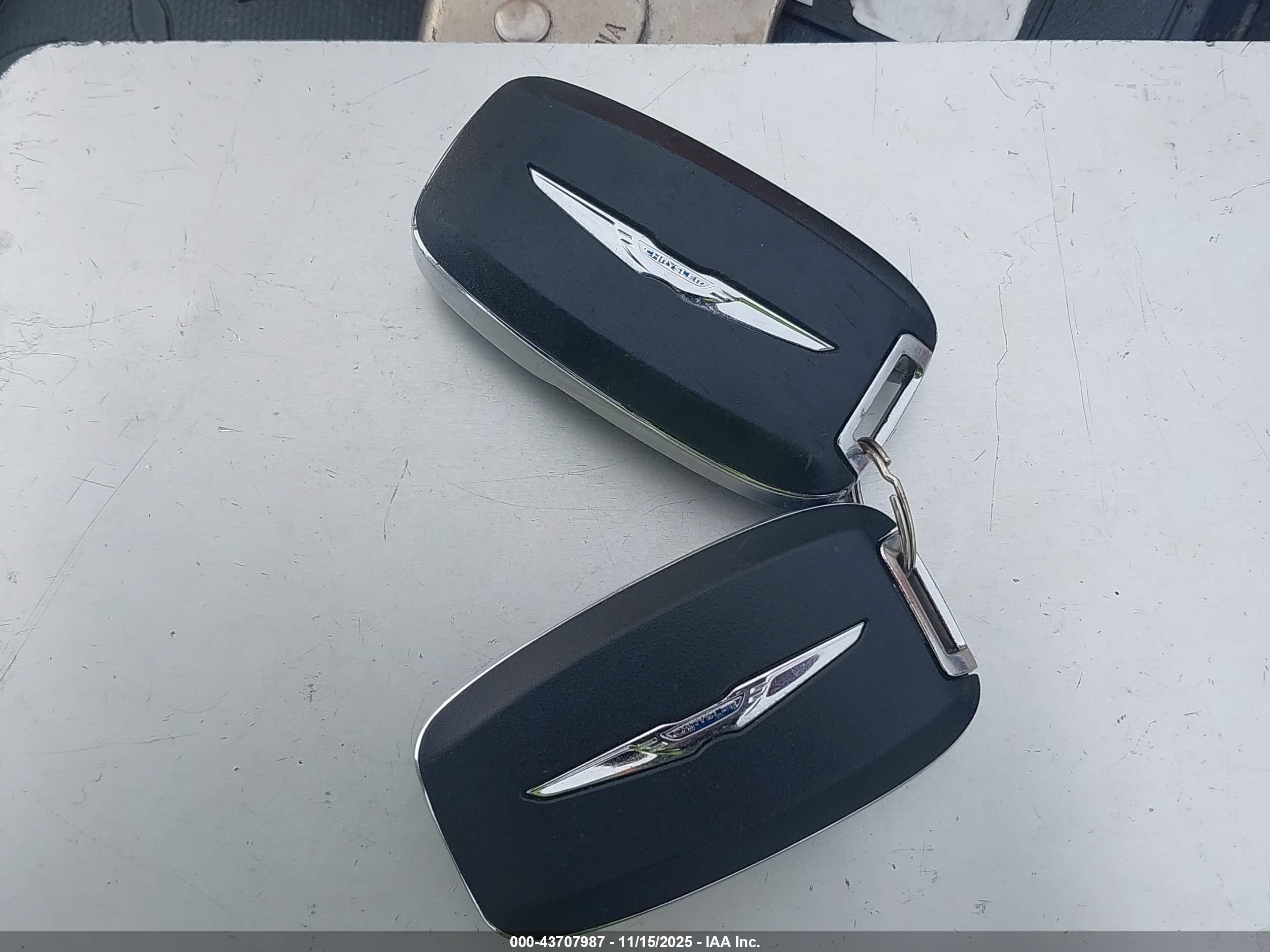 CHRYSLER PACIFICA image 11