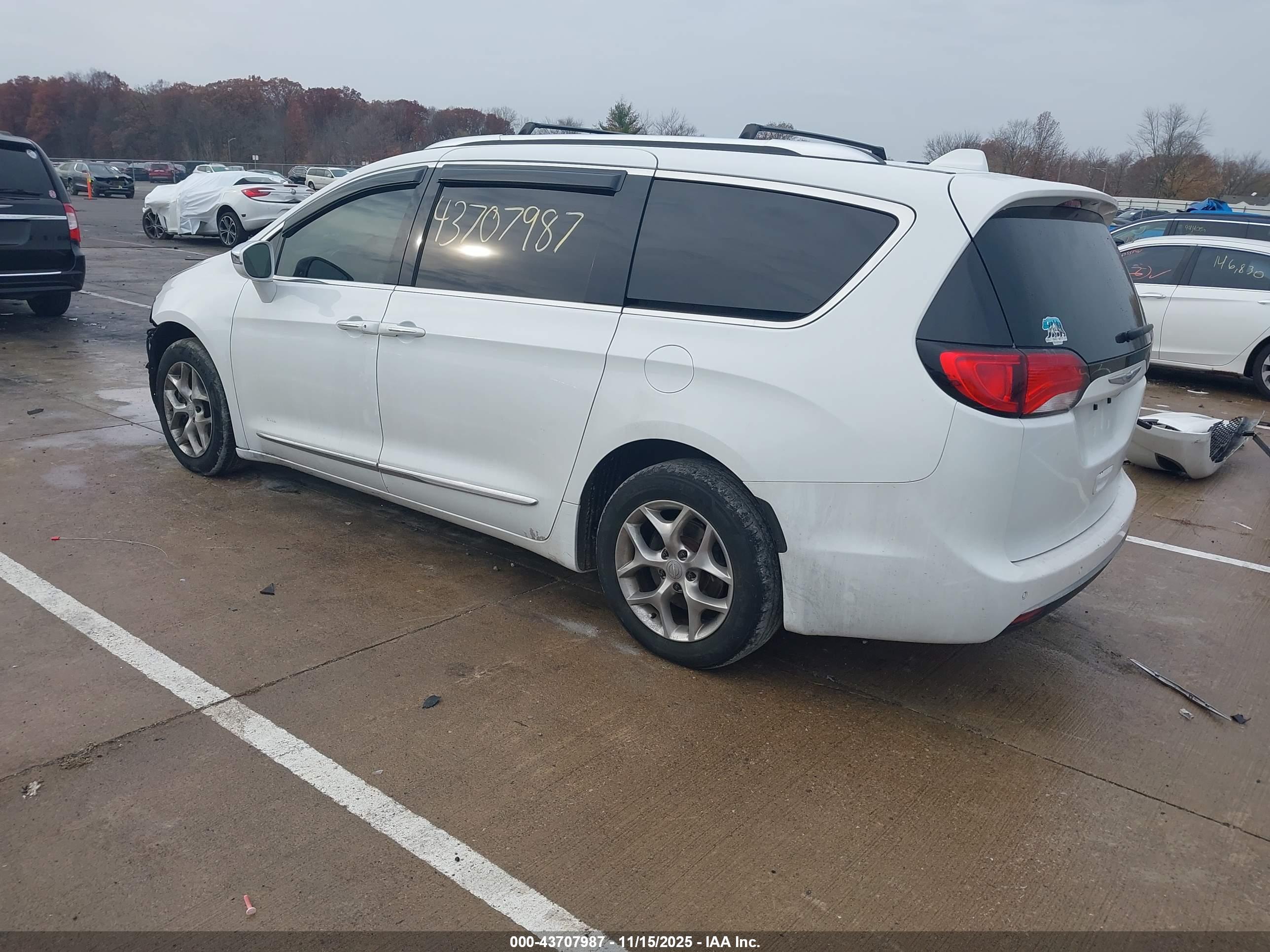 CHRYSLER PACIFICA image 3