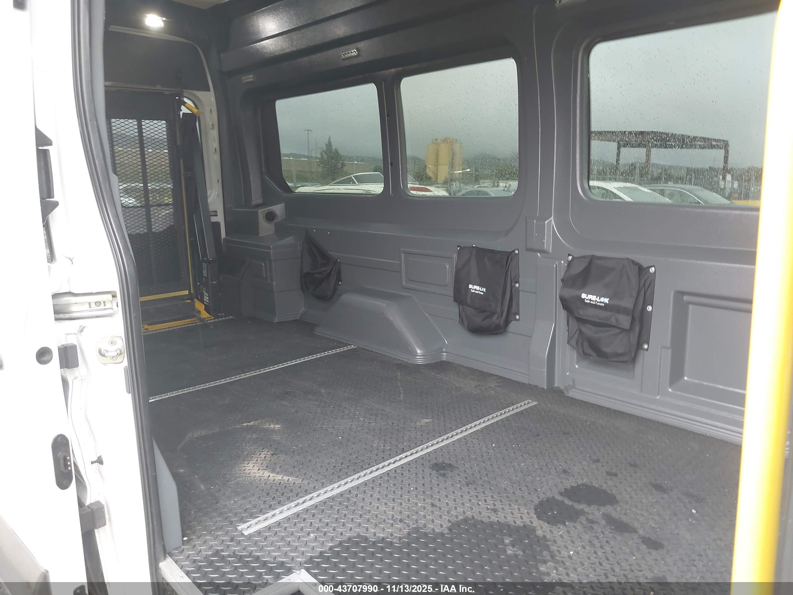 FORD TRANSIT-250 image 8