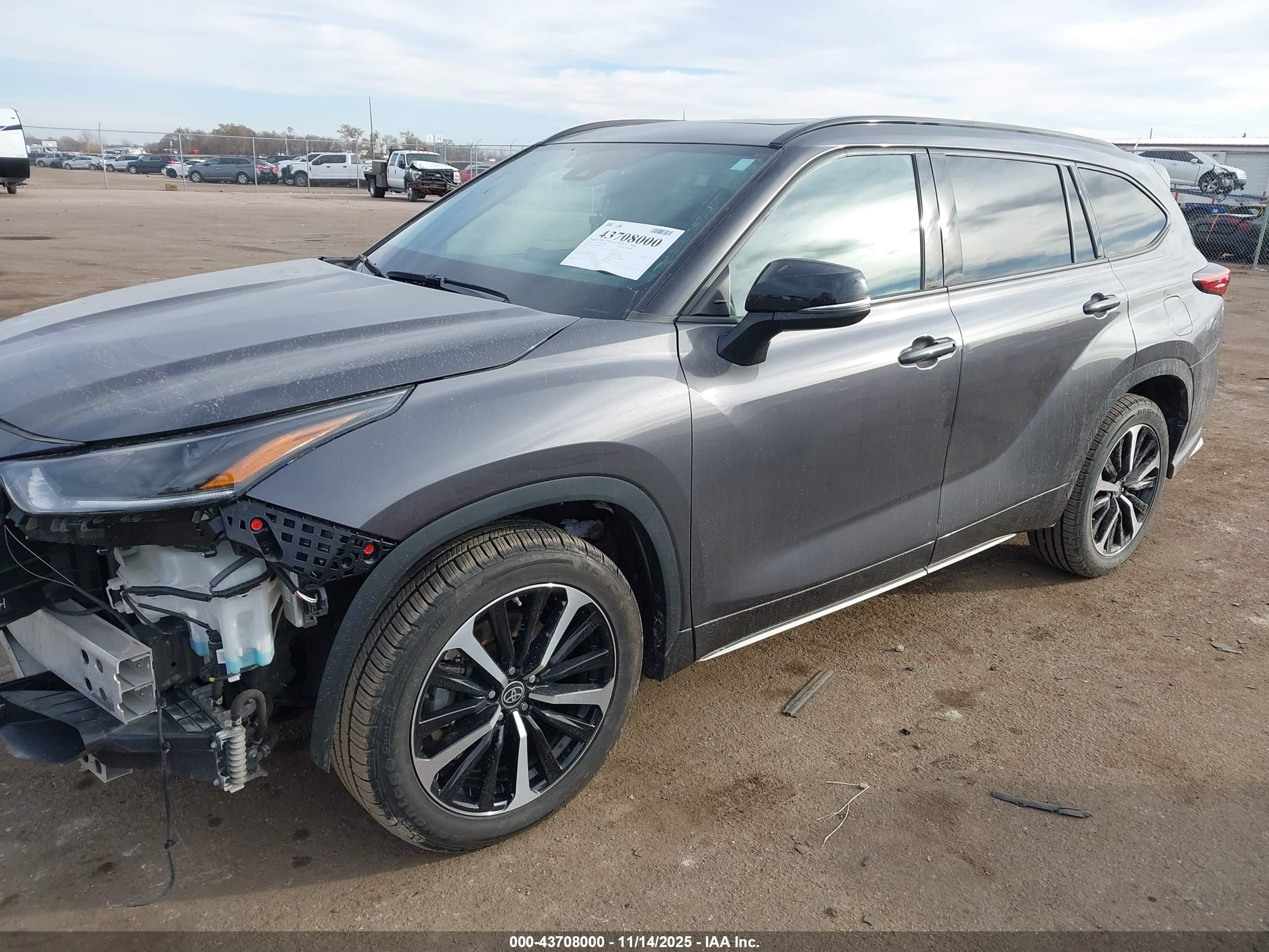TOYOTA HIGHLANDER image 2