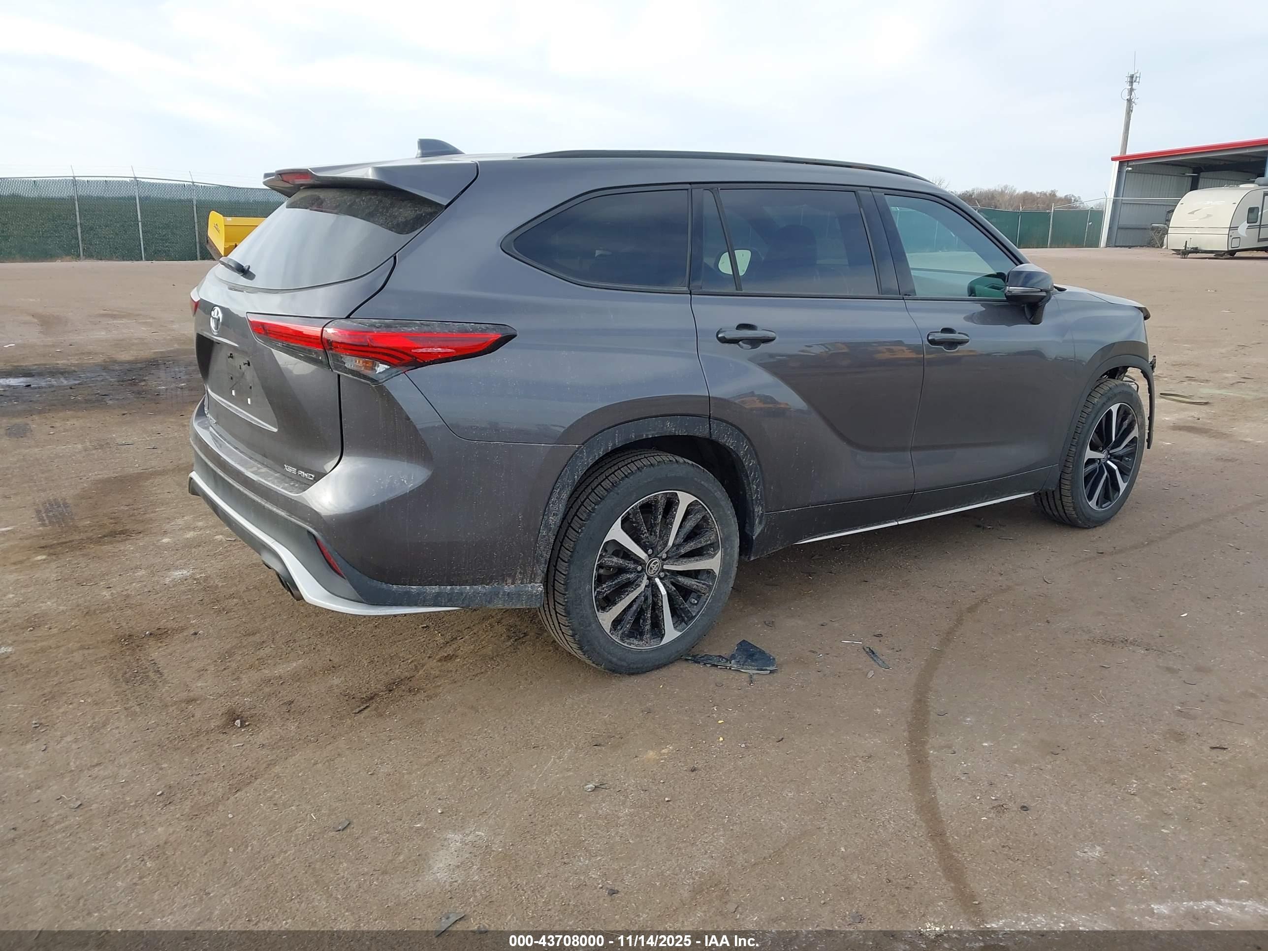 TOYOTA HIGHLANDER image 4