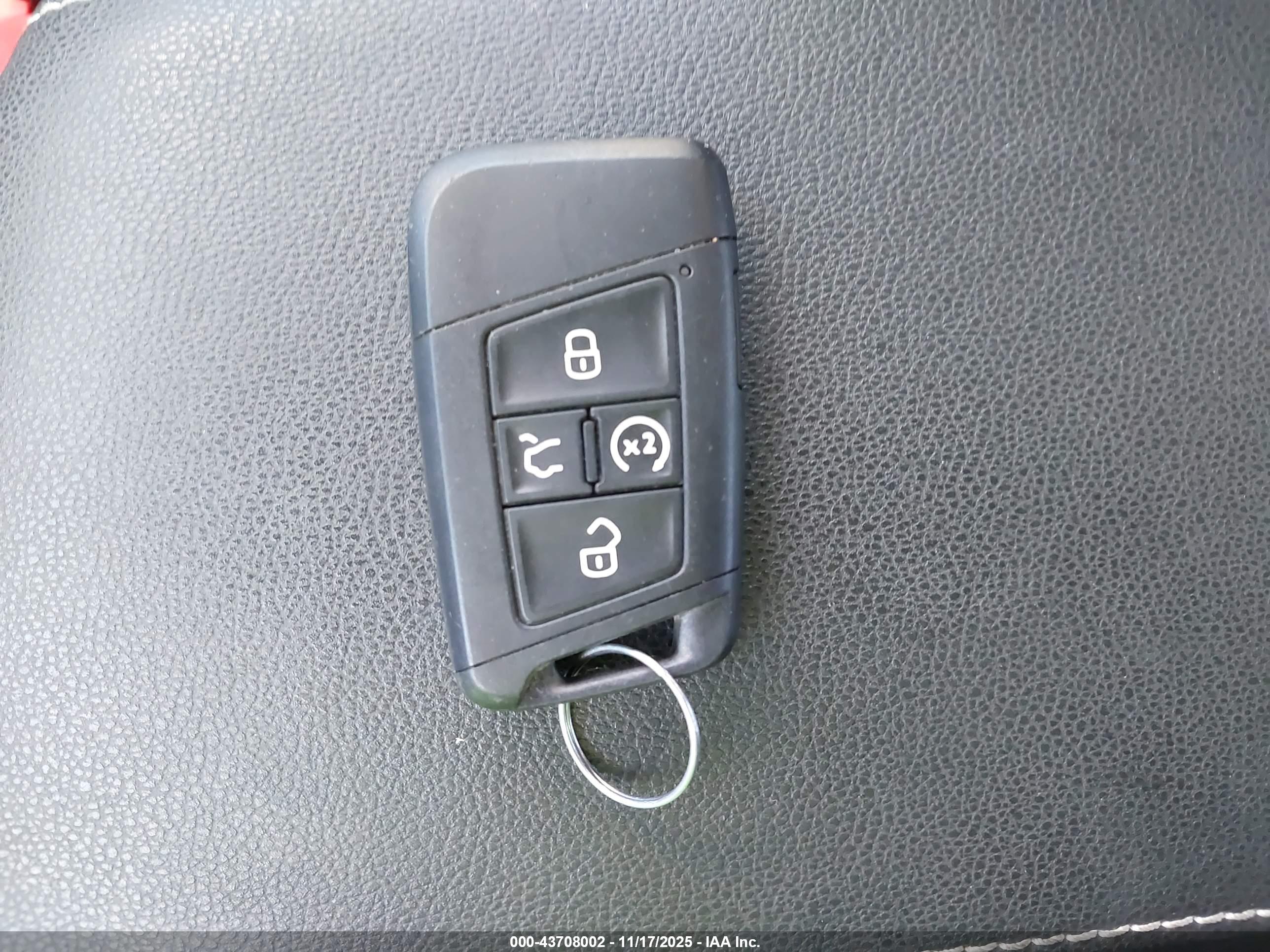 VOLKSWAGEN TAOS image 11