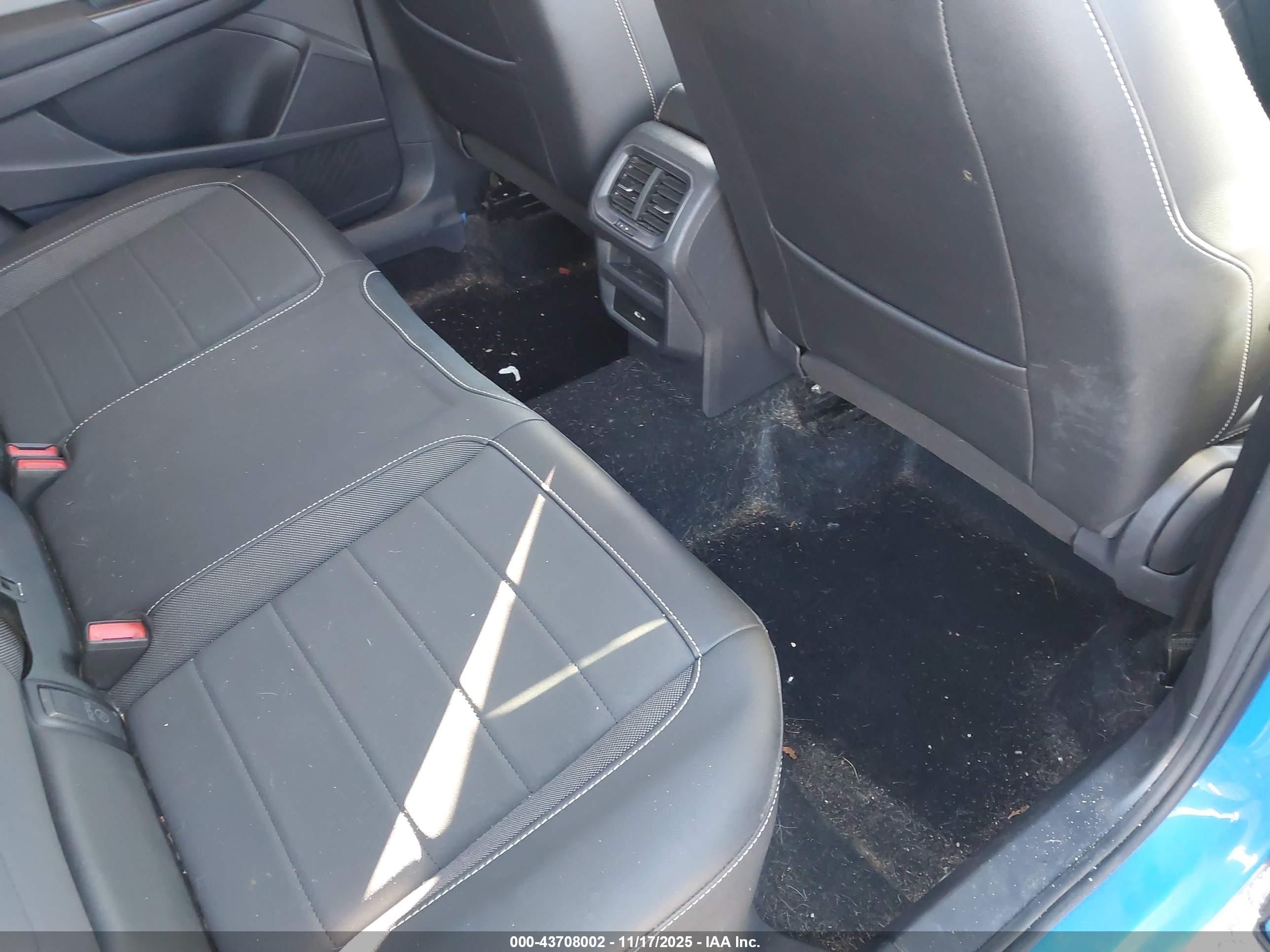 VOLKSWAGEN TAOS image 8