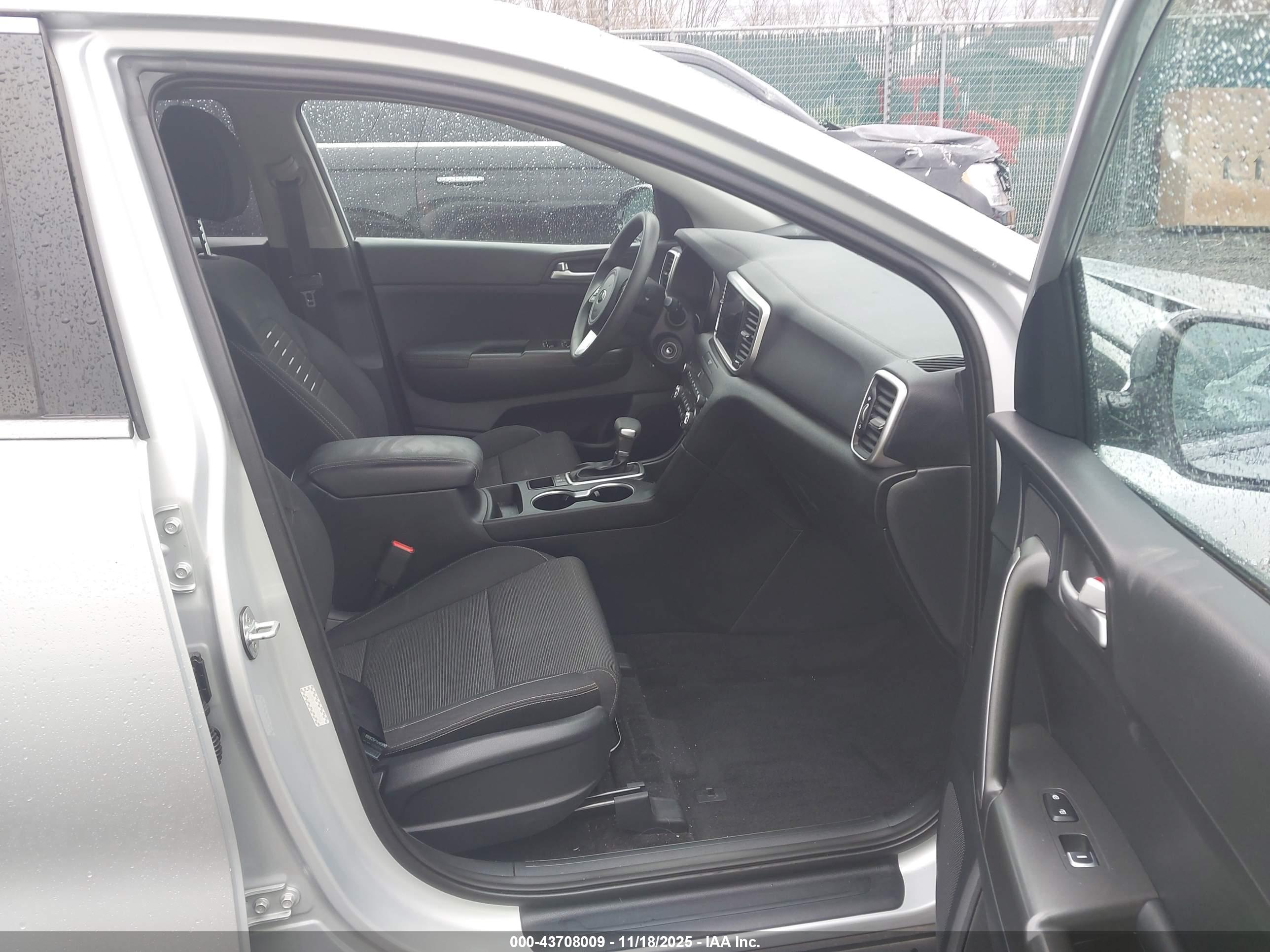 KIA SPORTAGE image 5