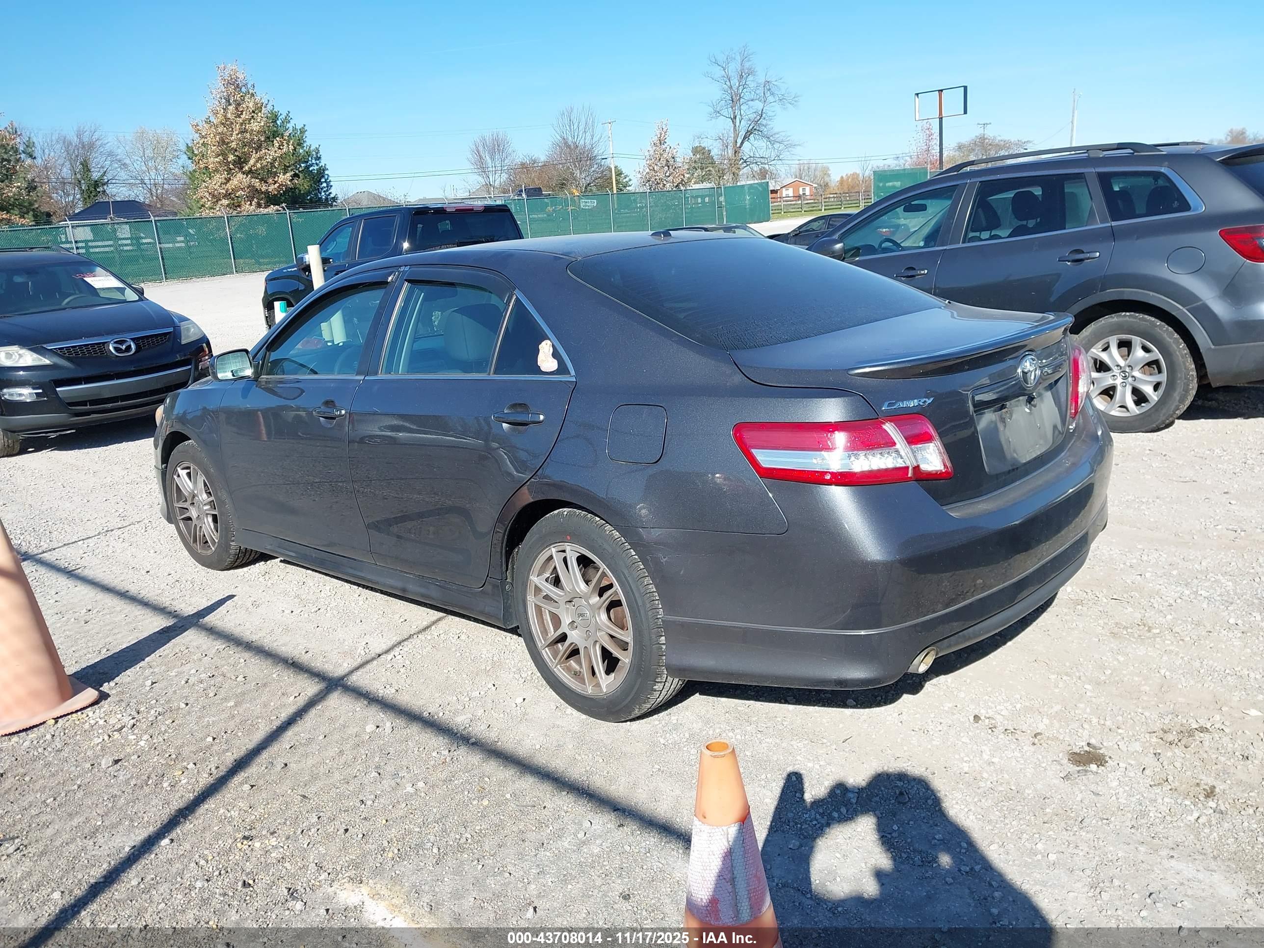 TOYOTA CAMRY image 3