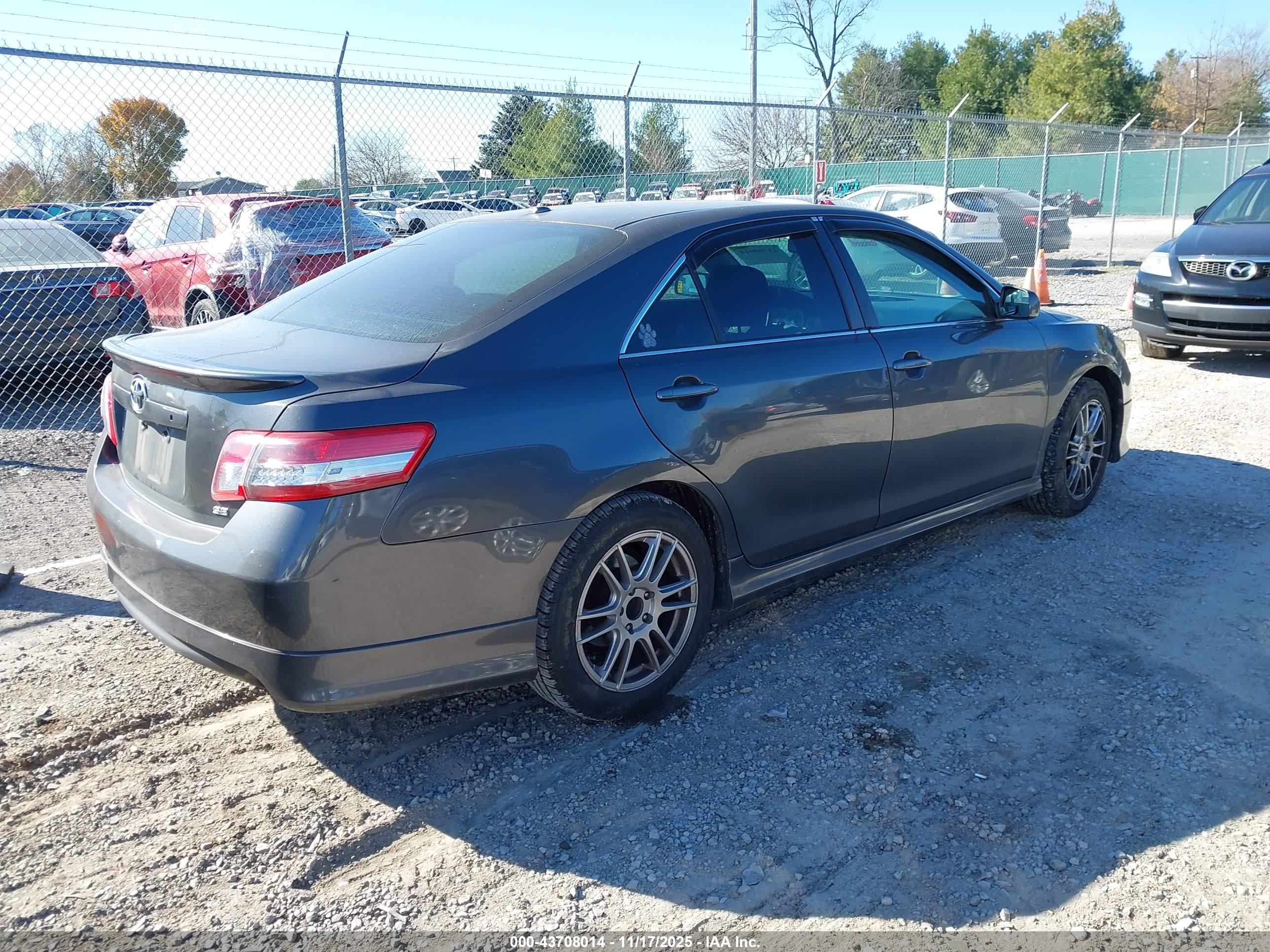 TOYOTA CAMRY image 4