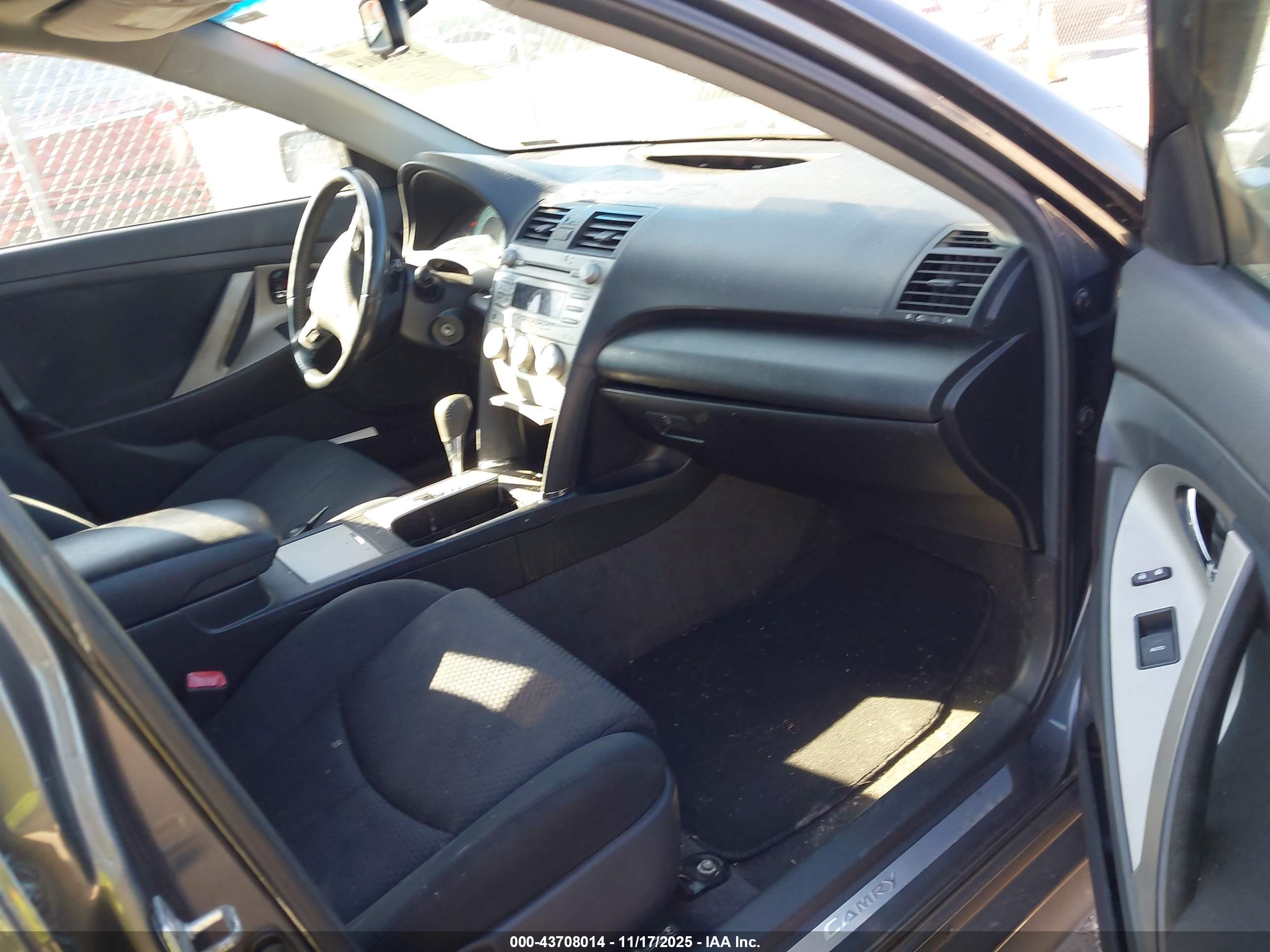 TOYOTA CAMRY image 5