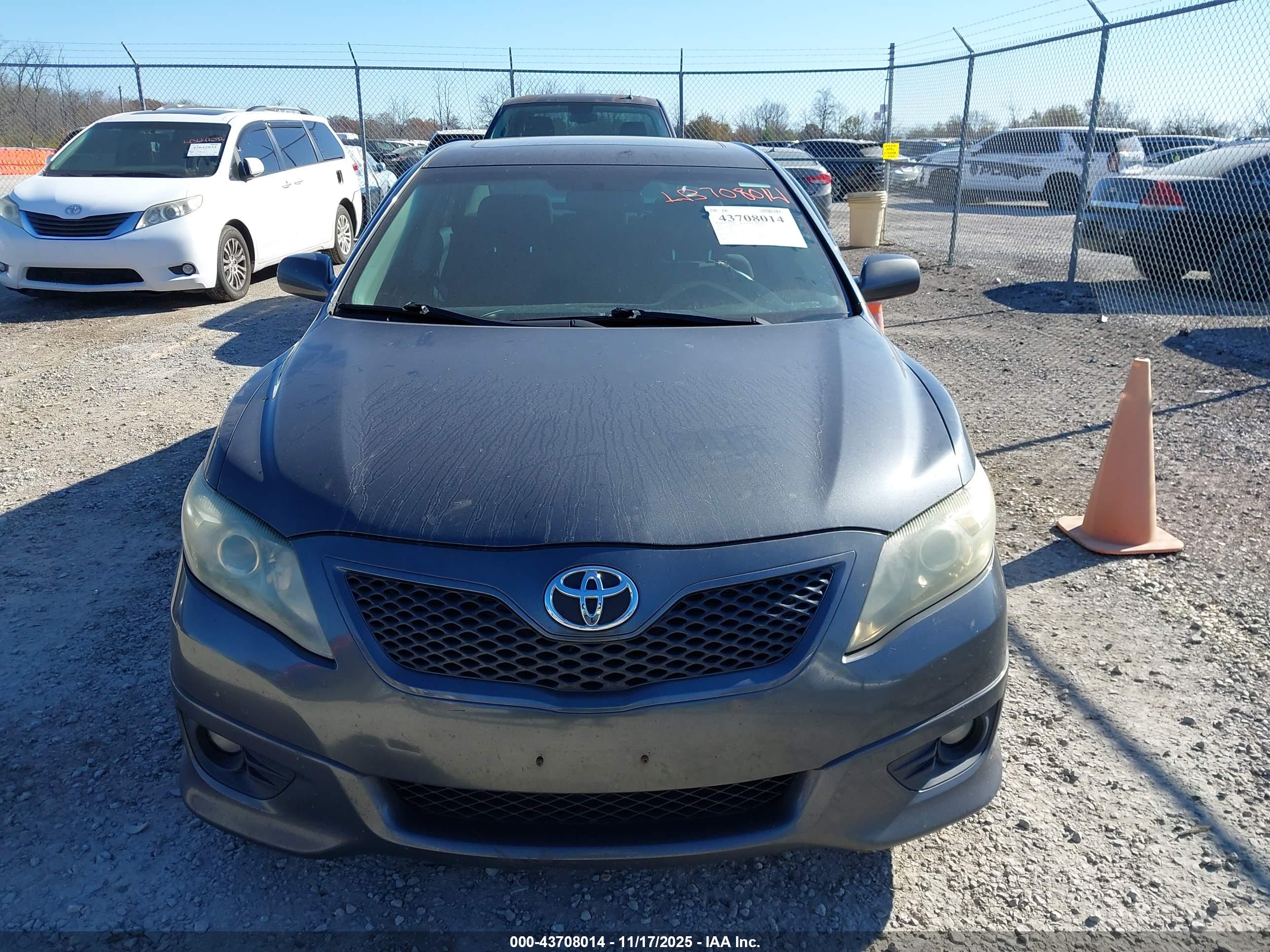 TOYOTA CAMRY image 6