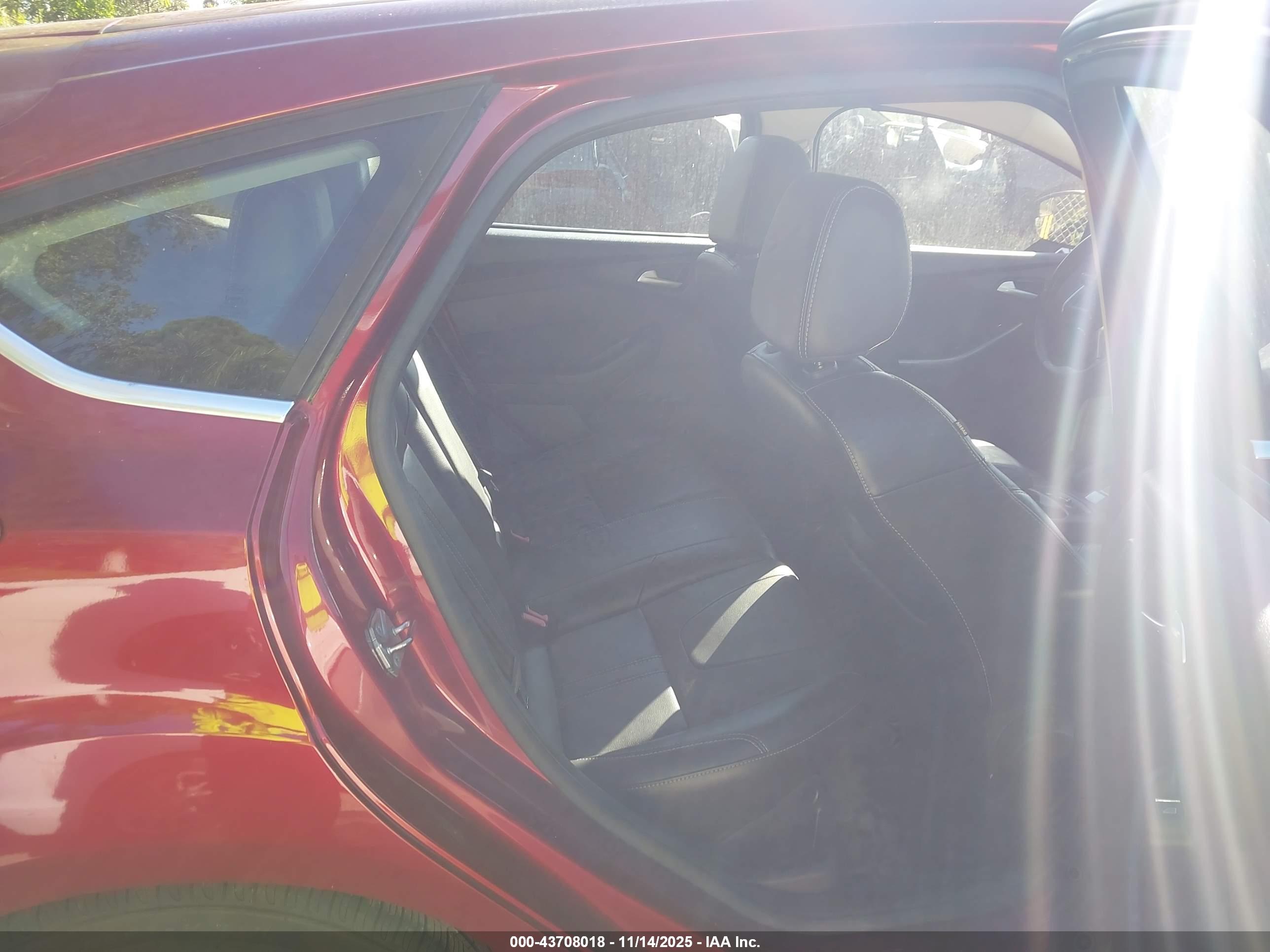 FORD FOCUS image 8