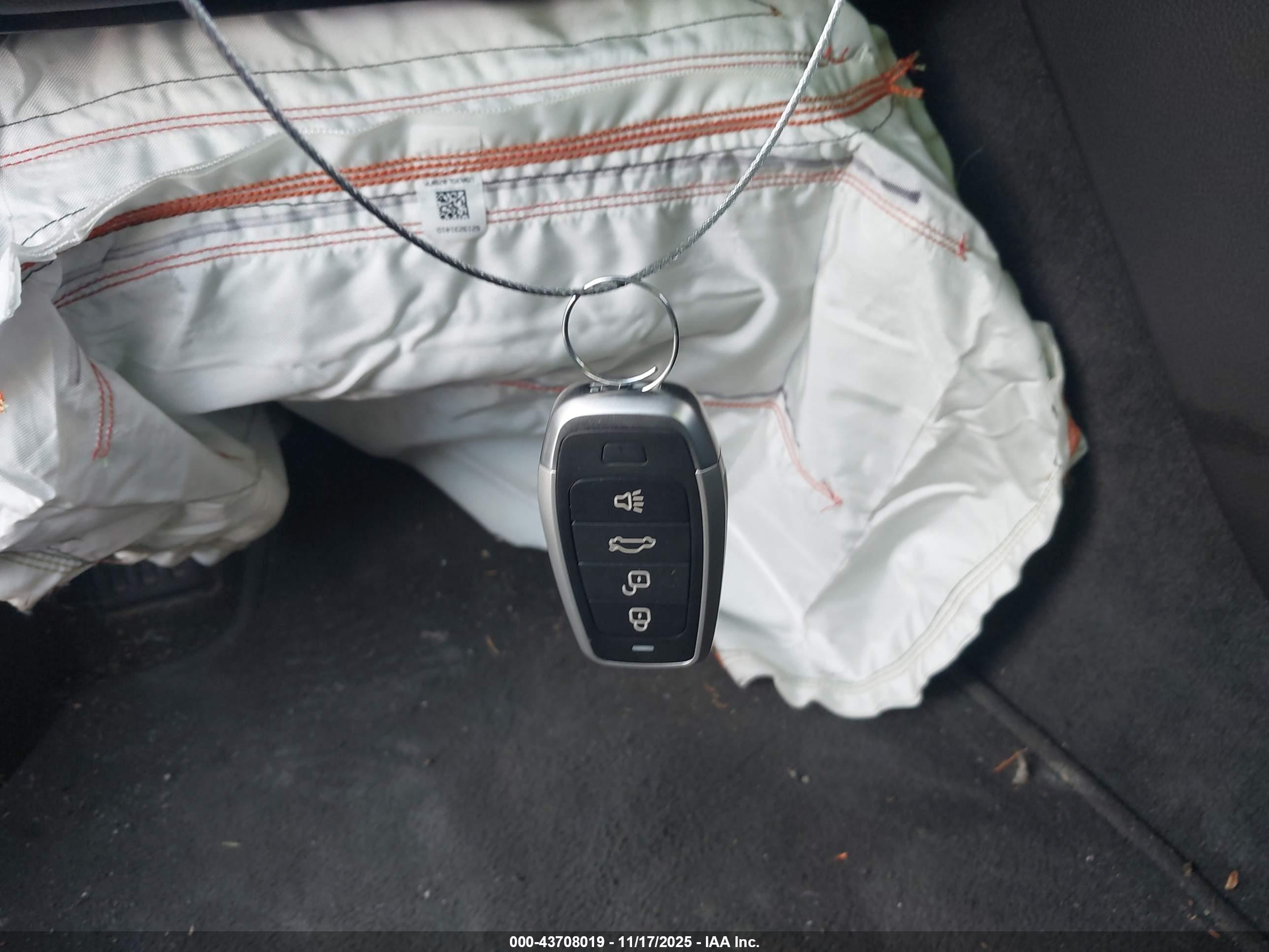 CADILLAC XTS image 11