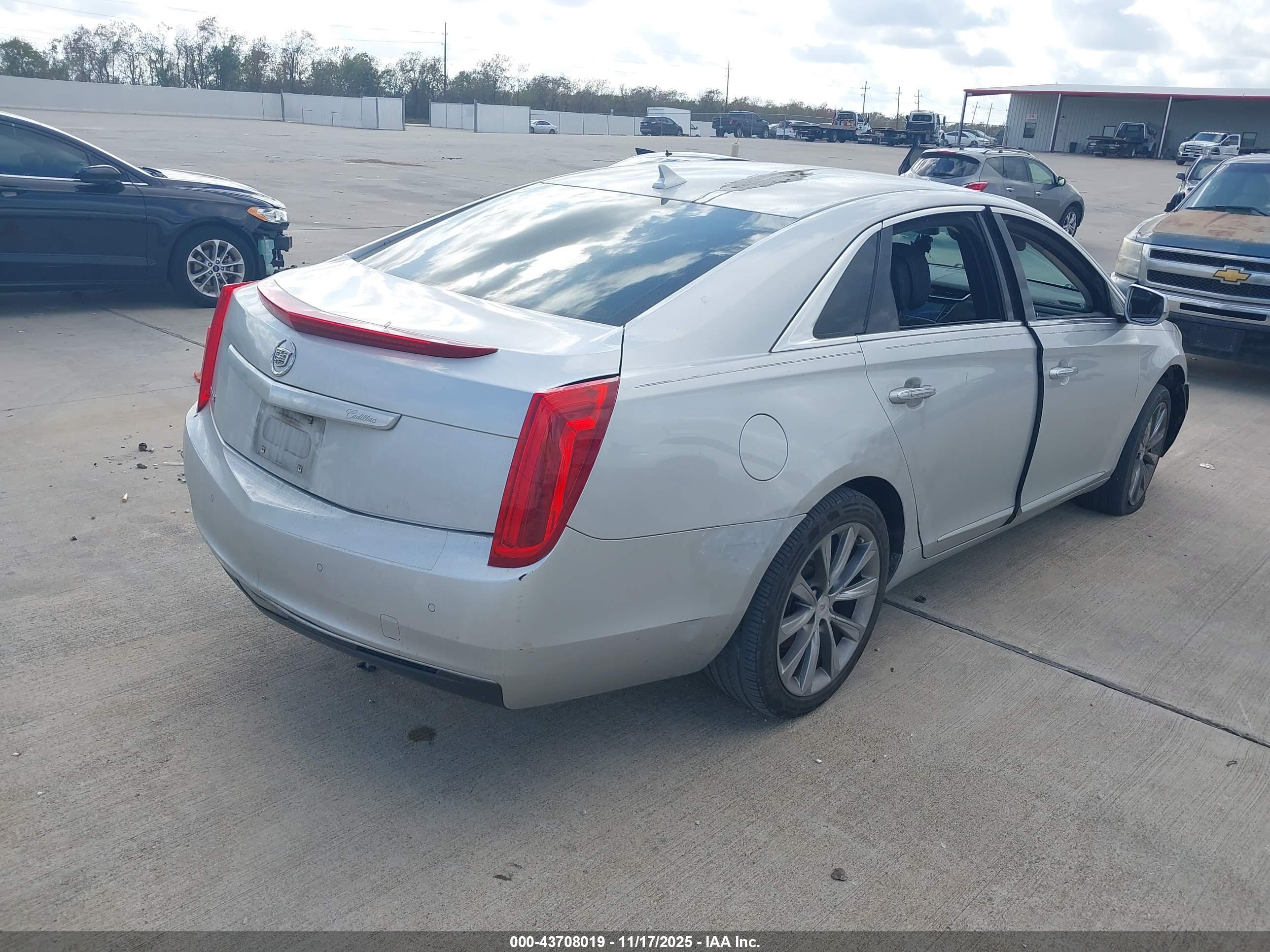 CADILLAC XTS image 4