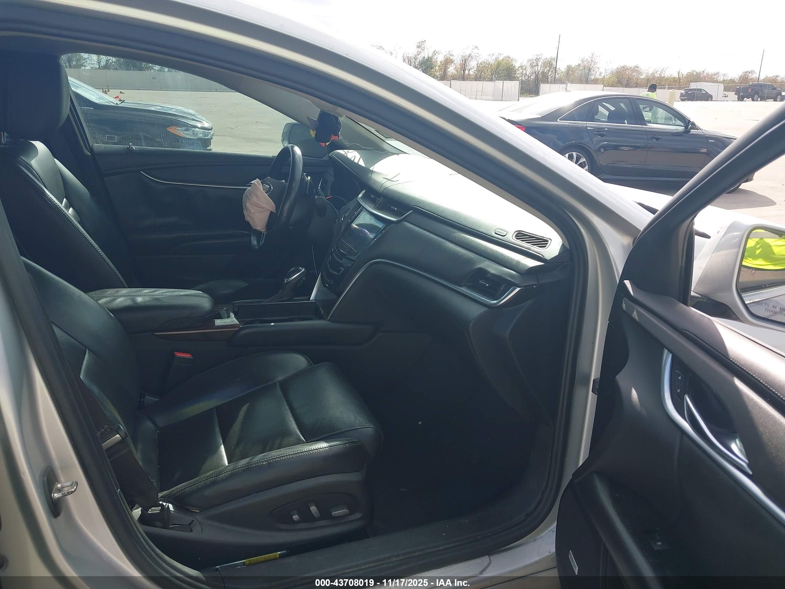 CADILLAC XTS image 5