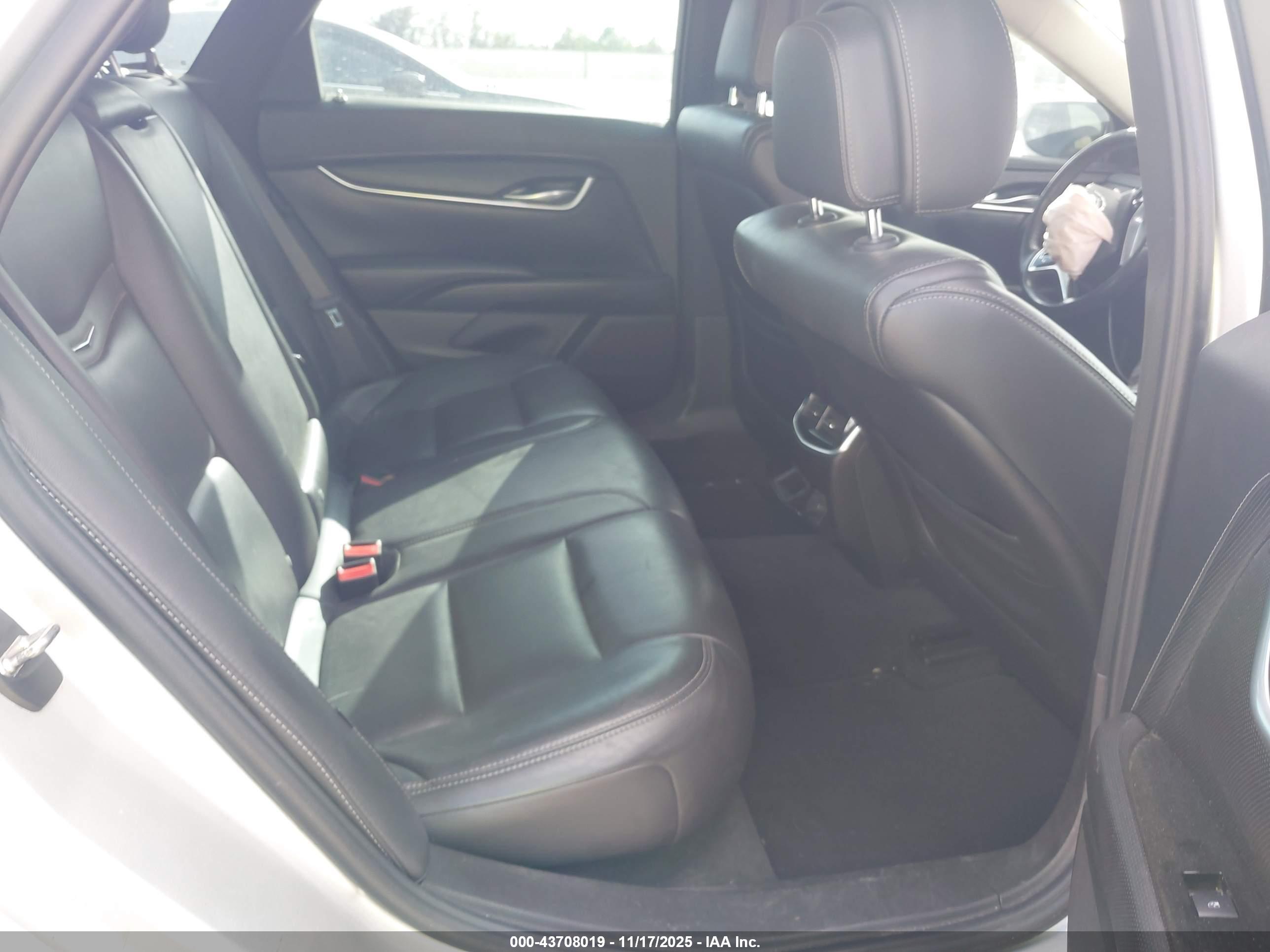CADILLAC XTS image 8