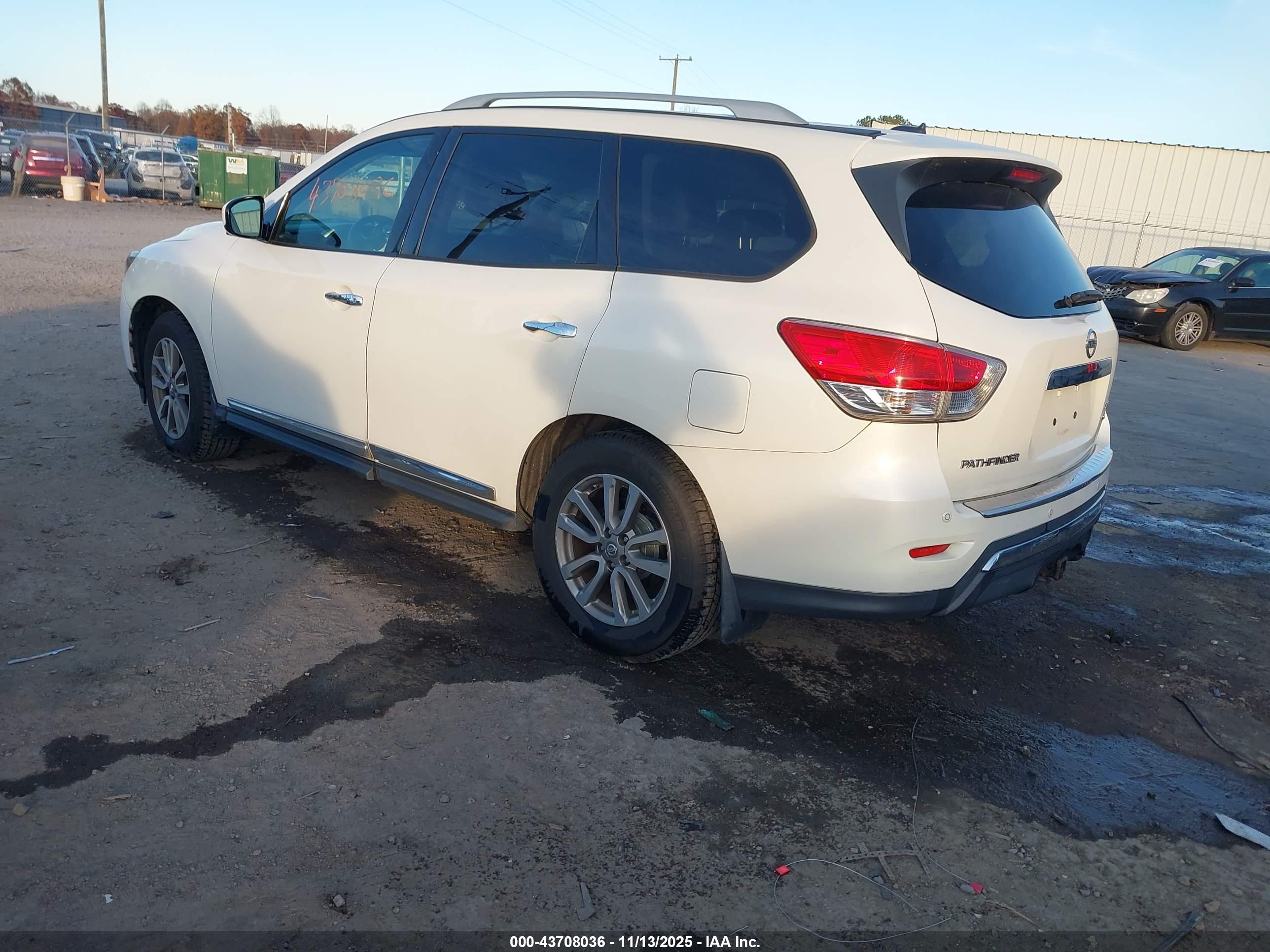 NISSAN PATHFINDER image 3