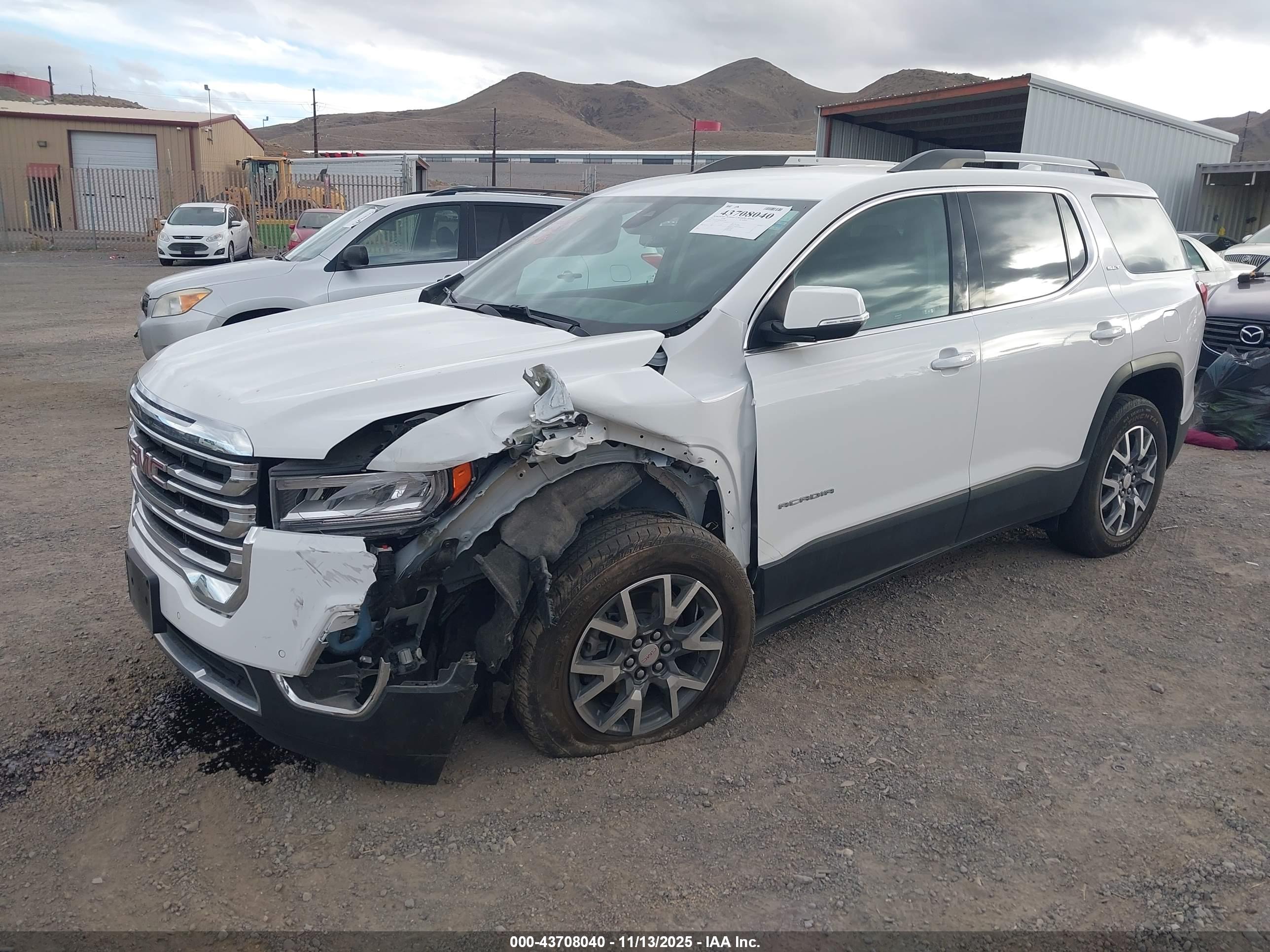 GMC ACADIA image 2